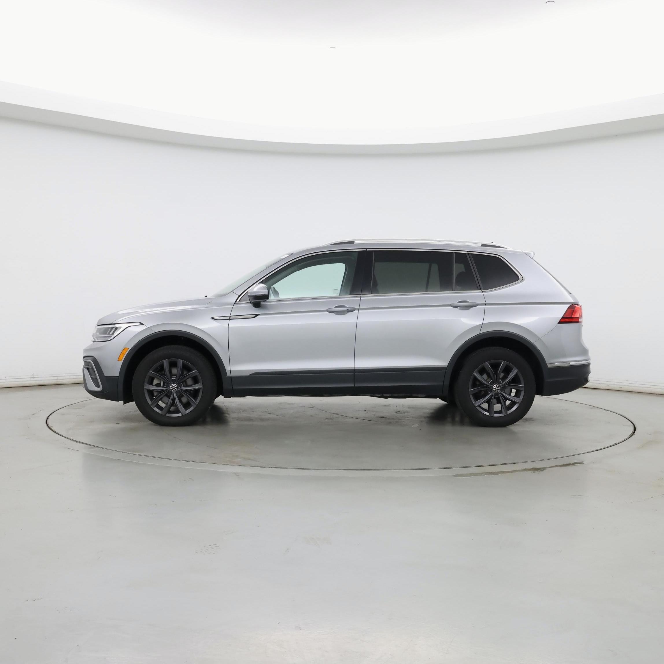 Thumbnail: 2022 Volkswagen Tiguan - 3