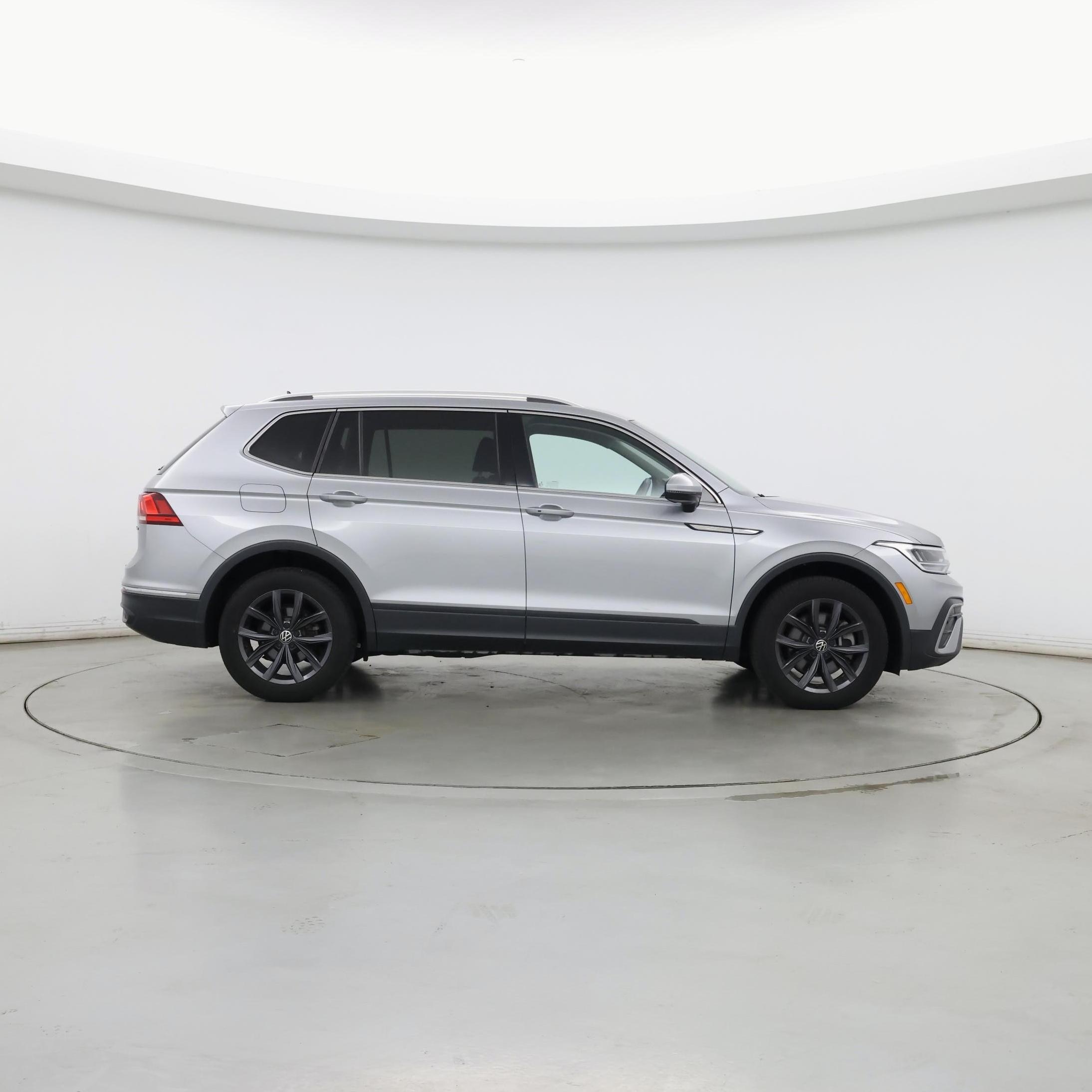 Thumbnail: 2022 Volkswagen Tiguan - 7