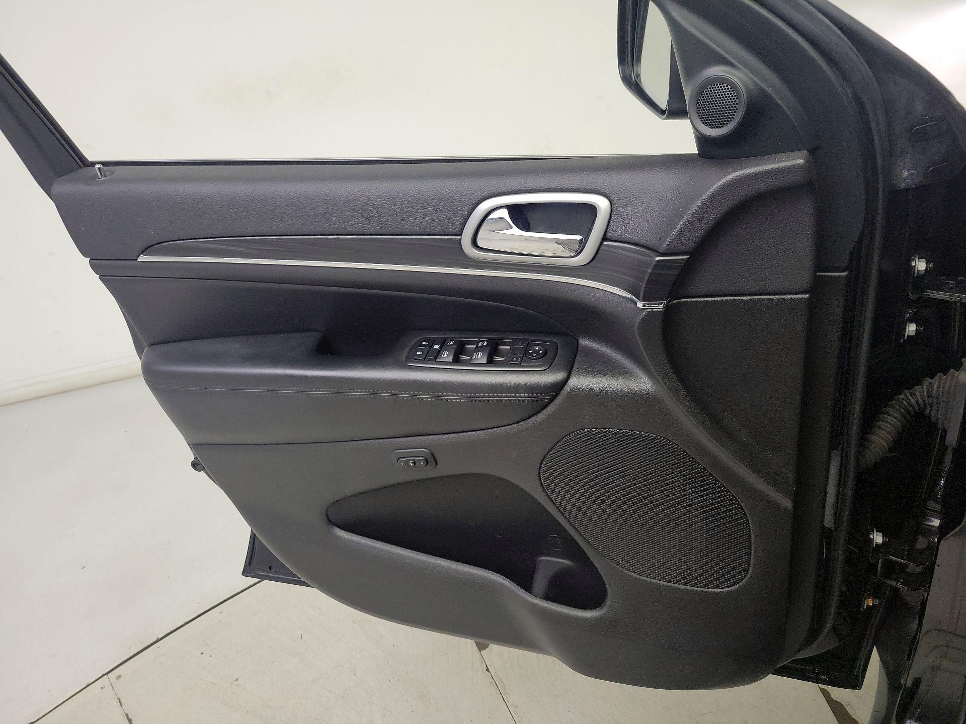 Thumbnail: 2019 Jeep Grand Cherokee - 12