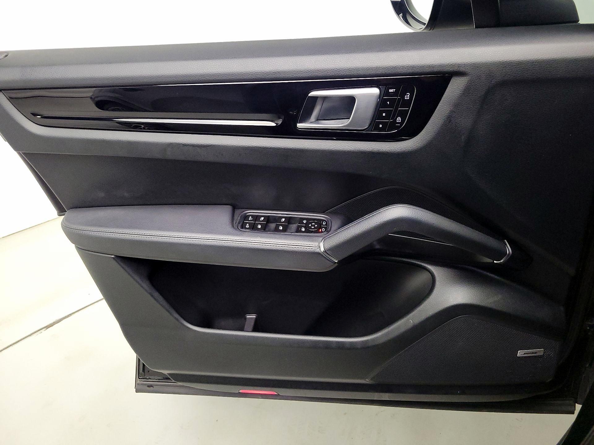 Thumbnail: 2020 Porsche Cayenne - 12