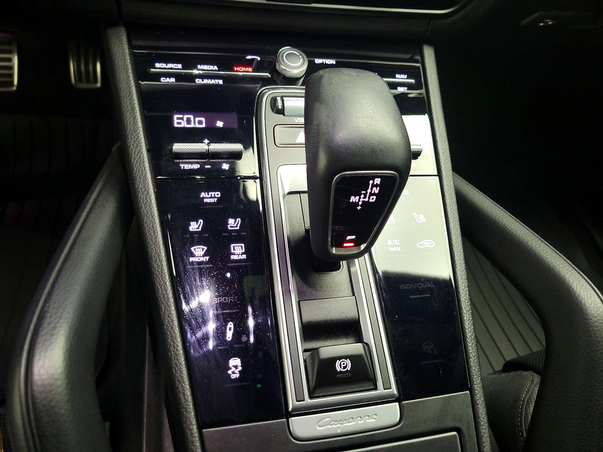 Thumbnail: 2020 Porsche Cayenne - 17