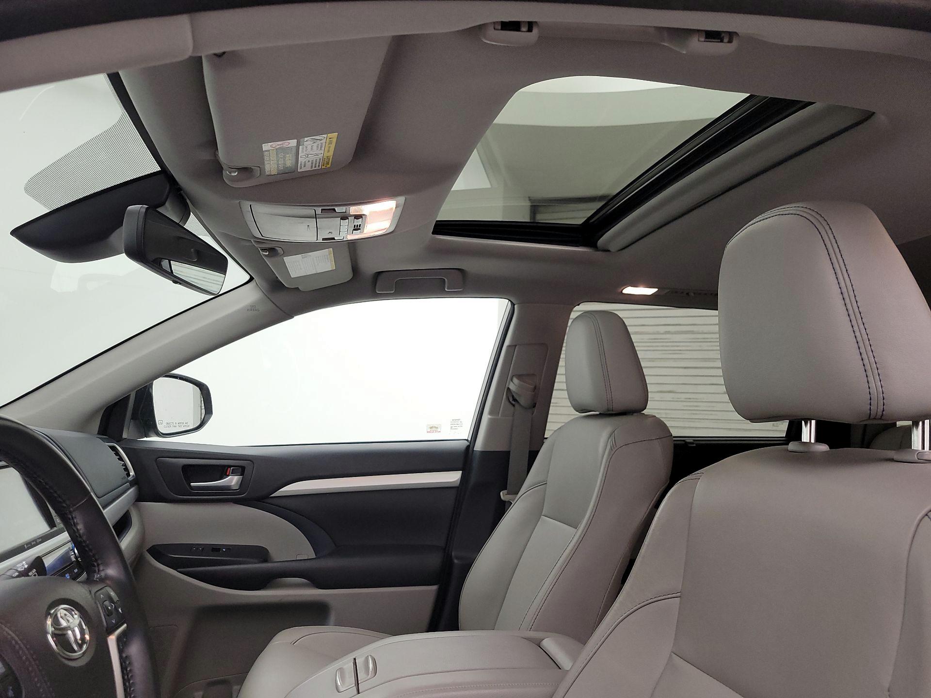 Thumbnail: 2018 Toyota Highlander - 19