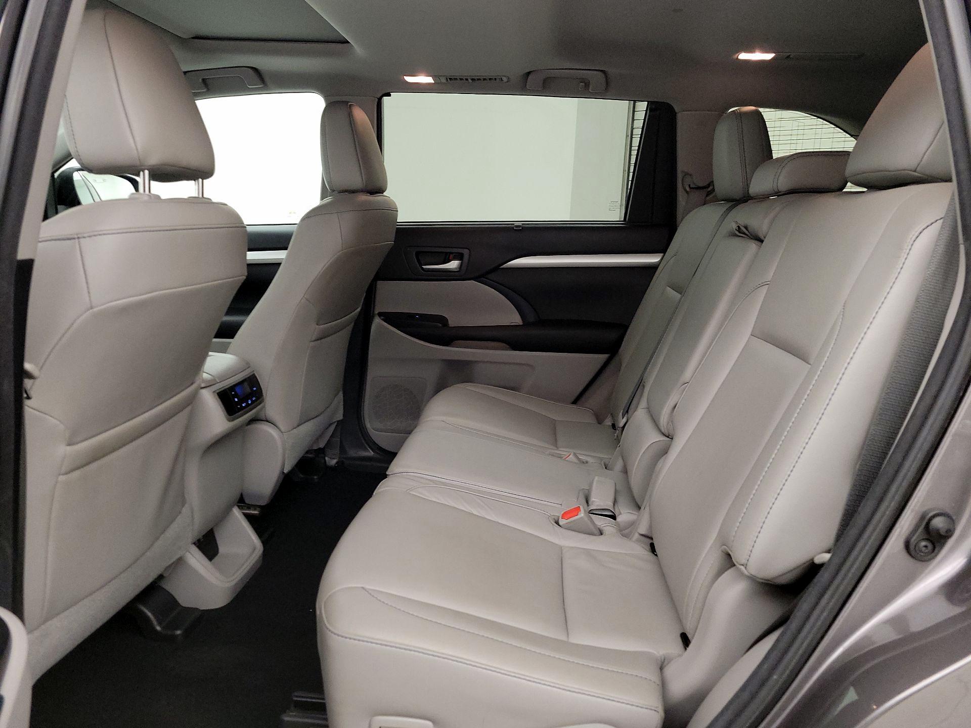 Thumbnail: 2018 Toyota Highlander - 20