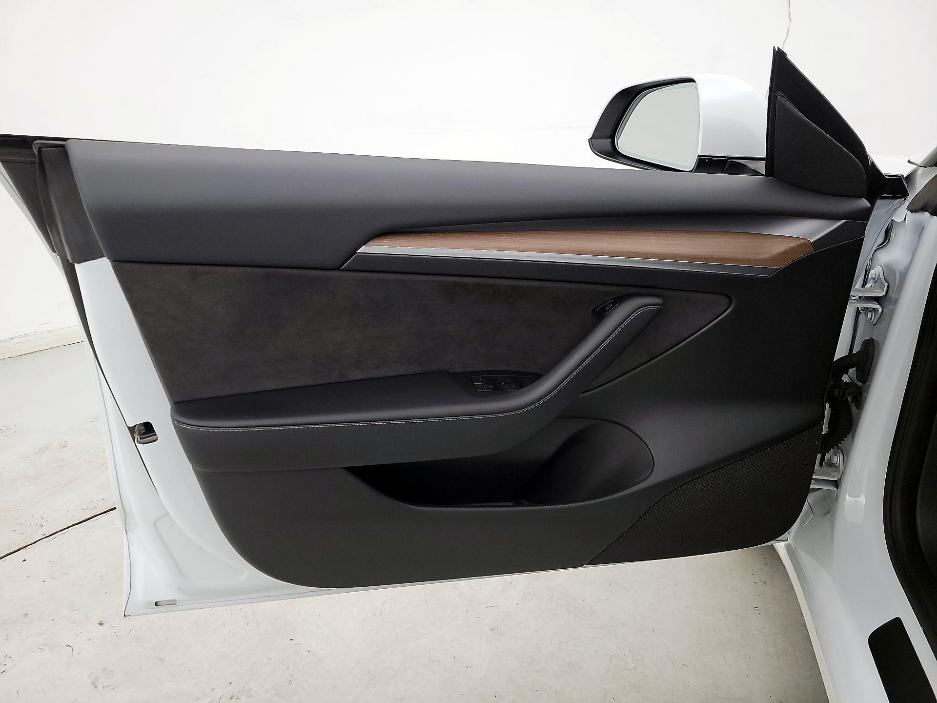 Thumbnail: 2023 Tesla Model 3 - 12