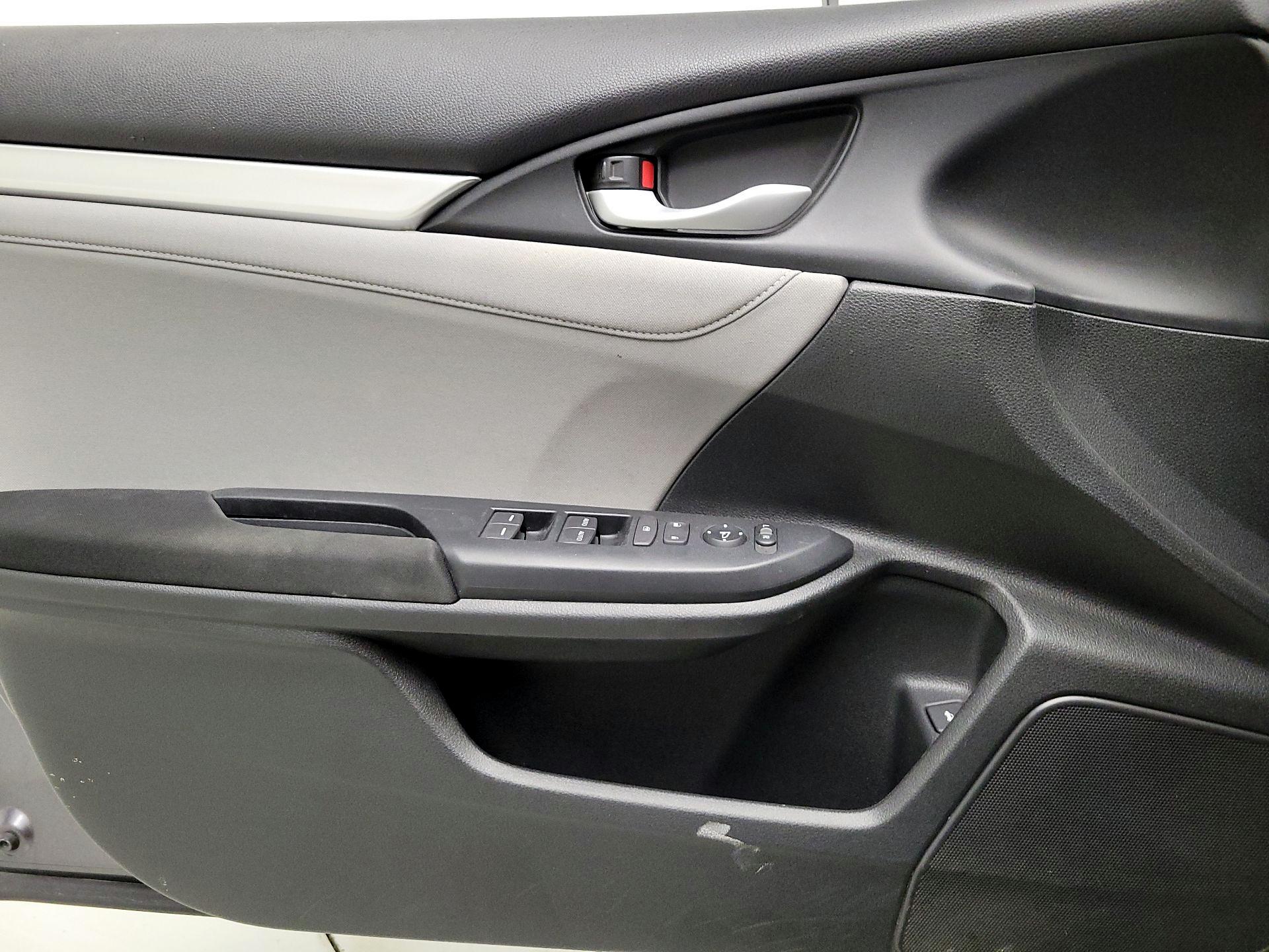 Thumbnail: 2016 Honda Civic - 12