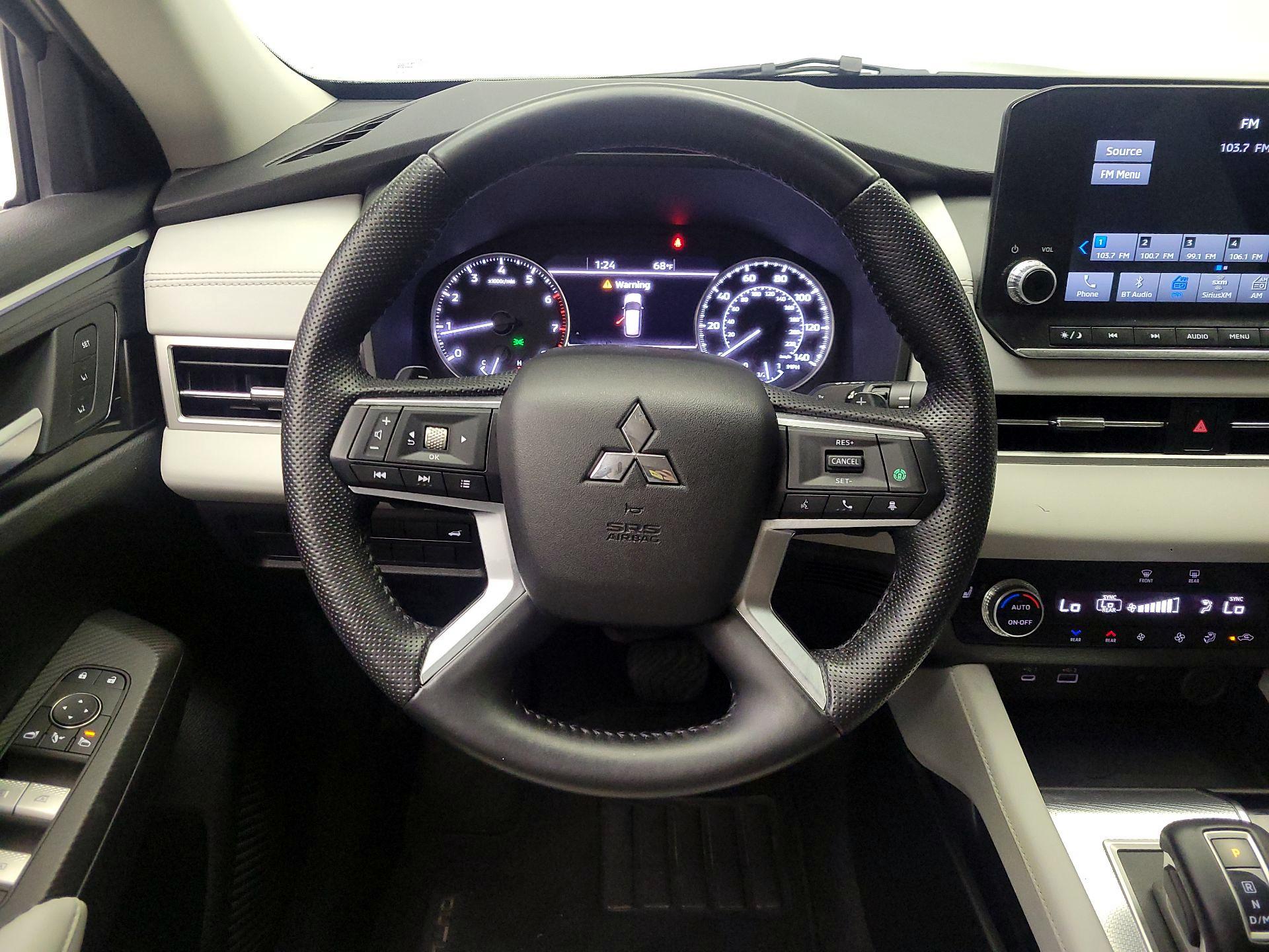 Thumbnail: 2022 Mitsubishi Outlander - 10