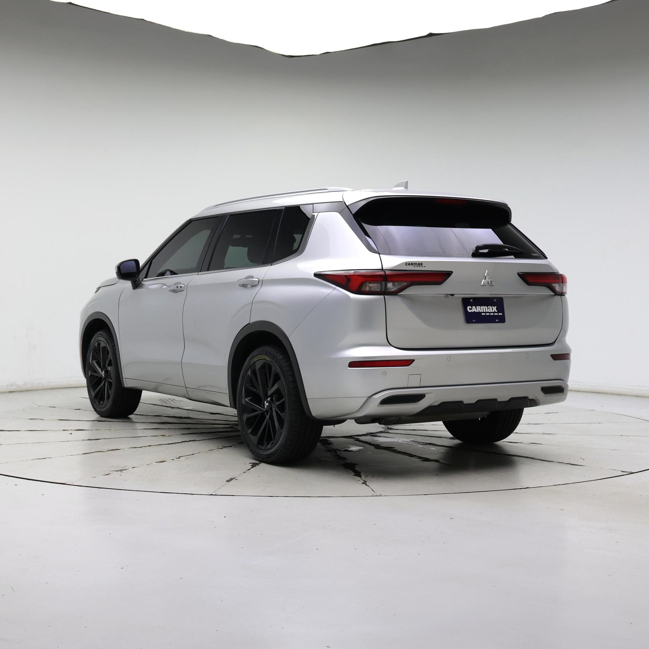 Thumbnail: 2022 Mitsubishi Outlander - 2