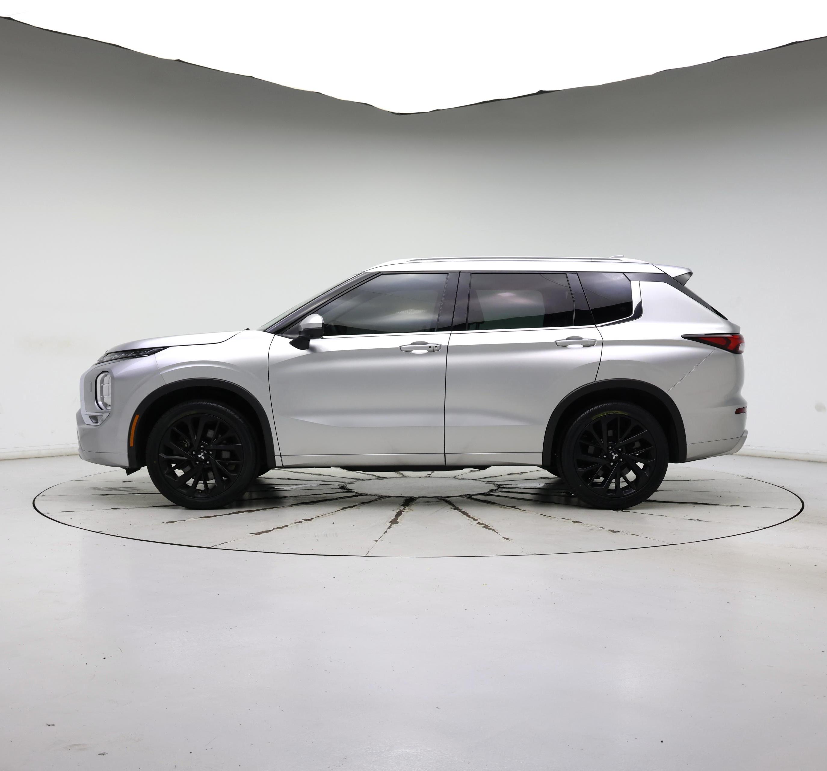 Thumbnail: 2022 Mitsubishi Outlander - 3
