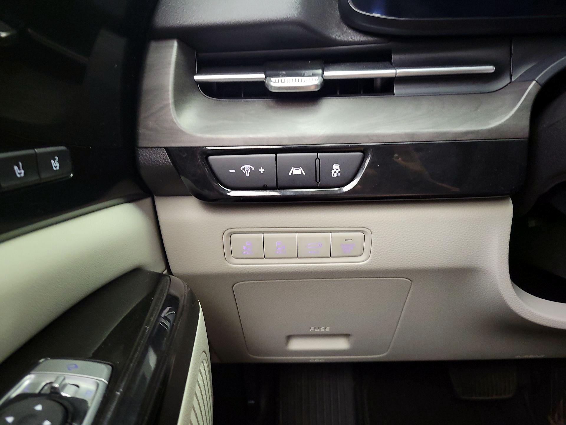 Thumbnail: 2024 Kia Carnival - 13