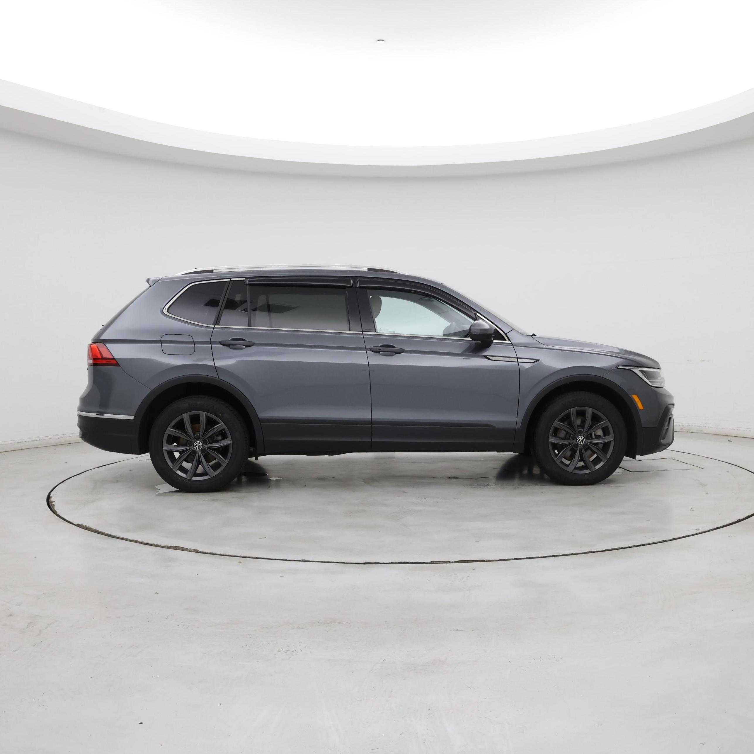 Thumbnail: 2022 Volkswagen Tiguan - 7