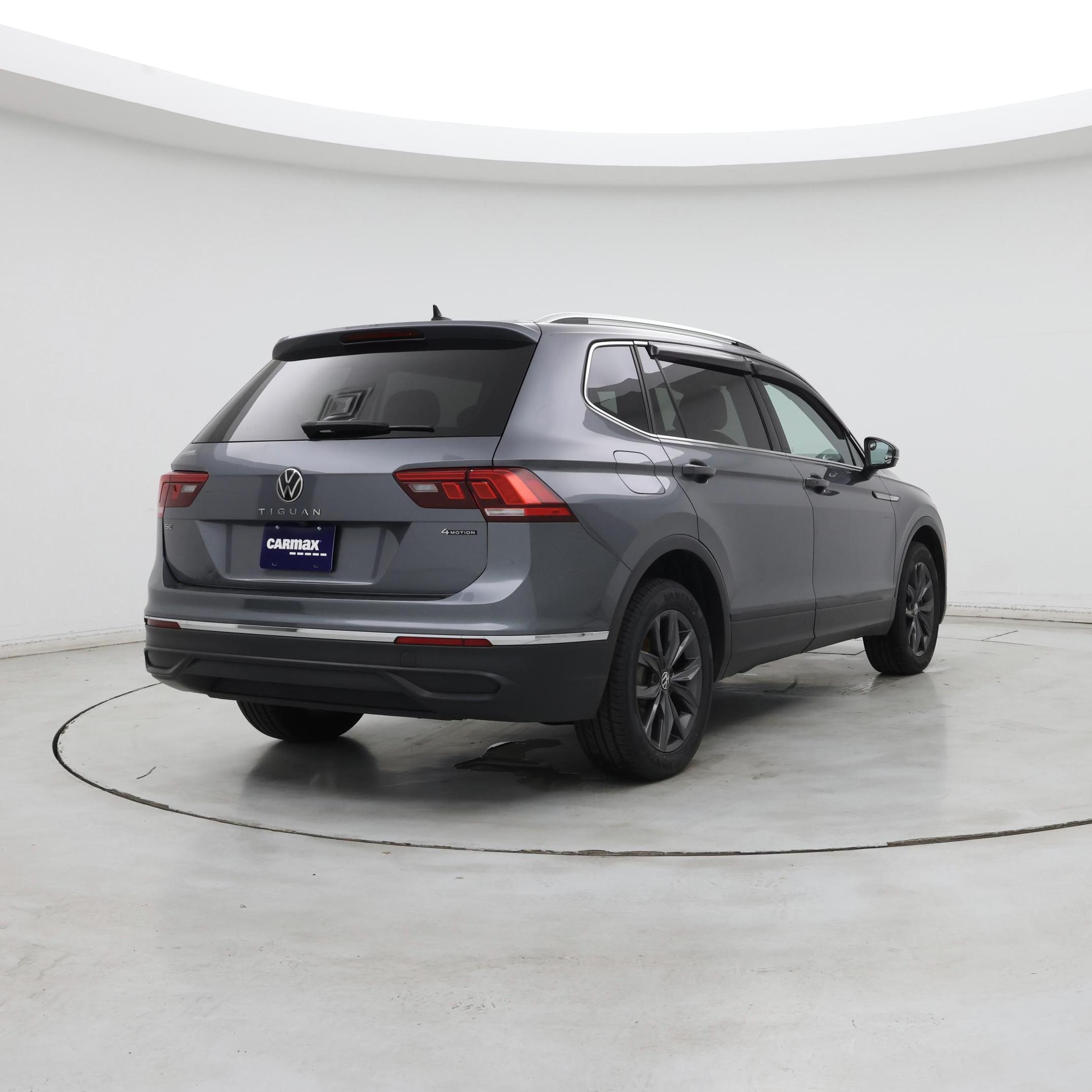 Thumbnail: 2022 Volkswagen Tiguan - 8