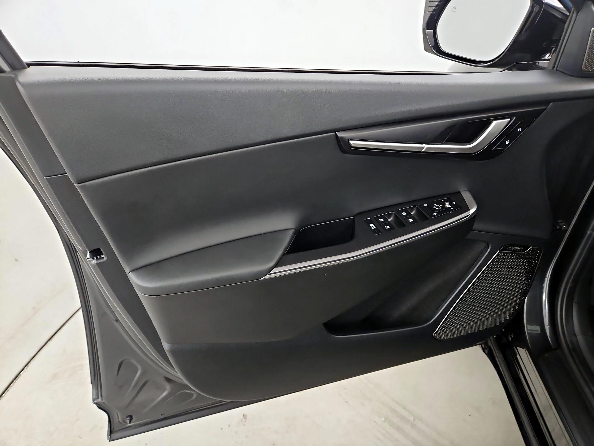Thumbnail: 2023 Kia EV6 - 12