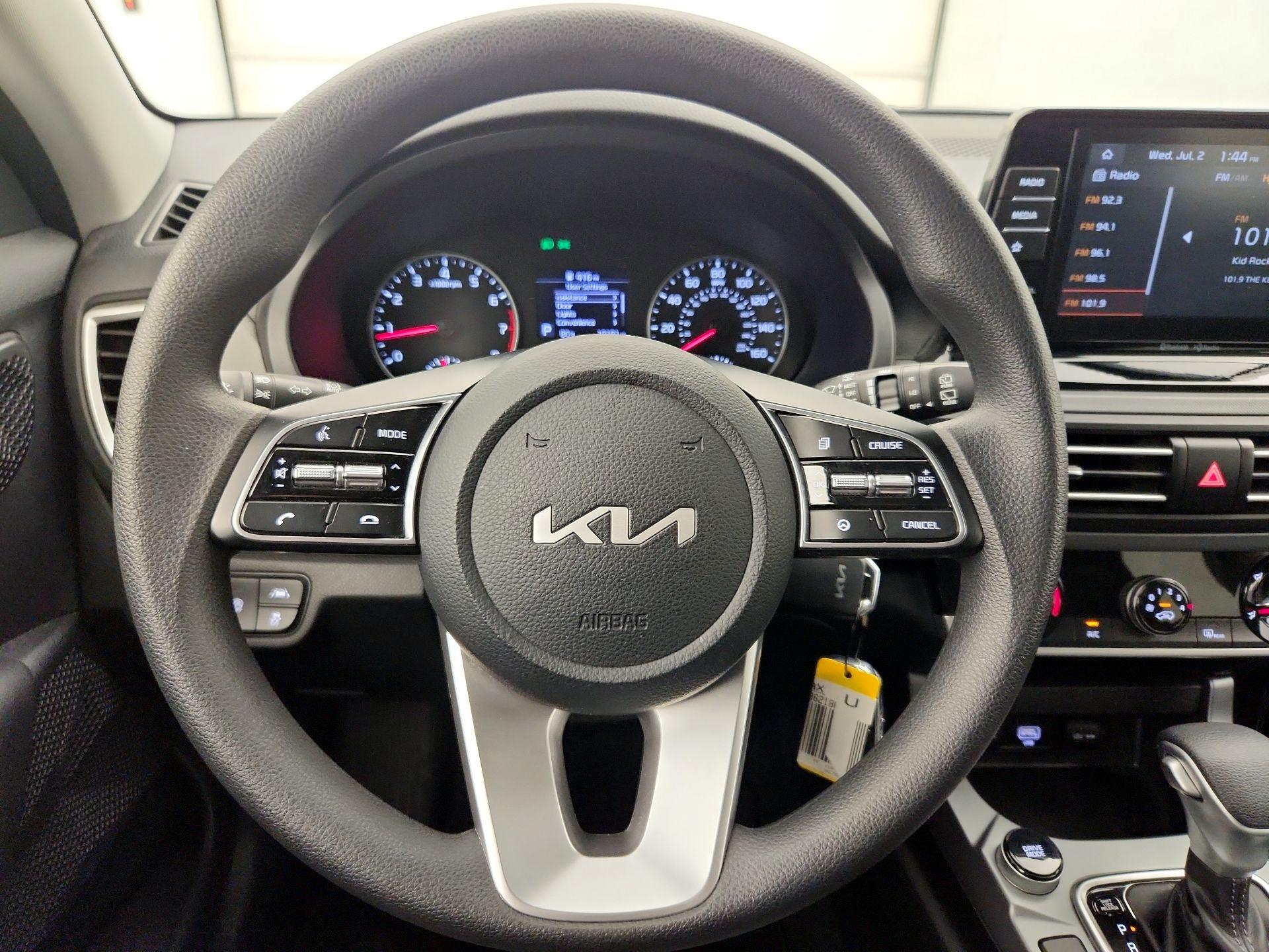 Thumbnail: 2023 Kia Seltos - 10