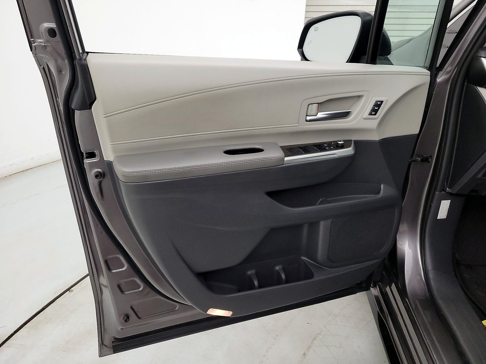 Thumbnail: 2024 Toyota Sienna - 12