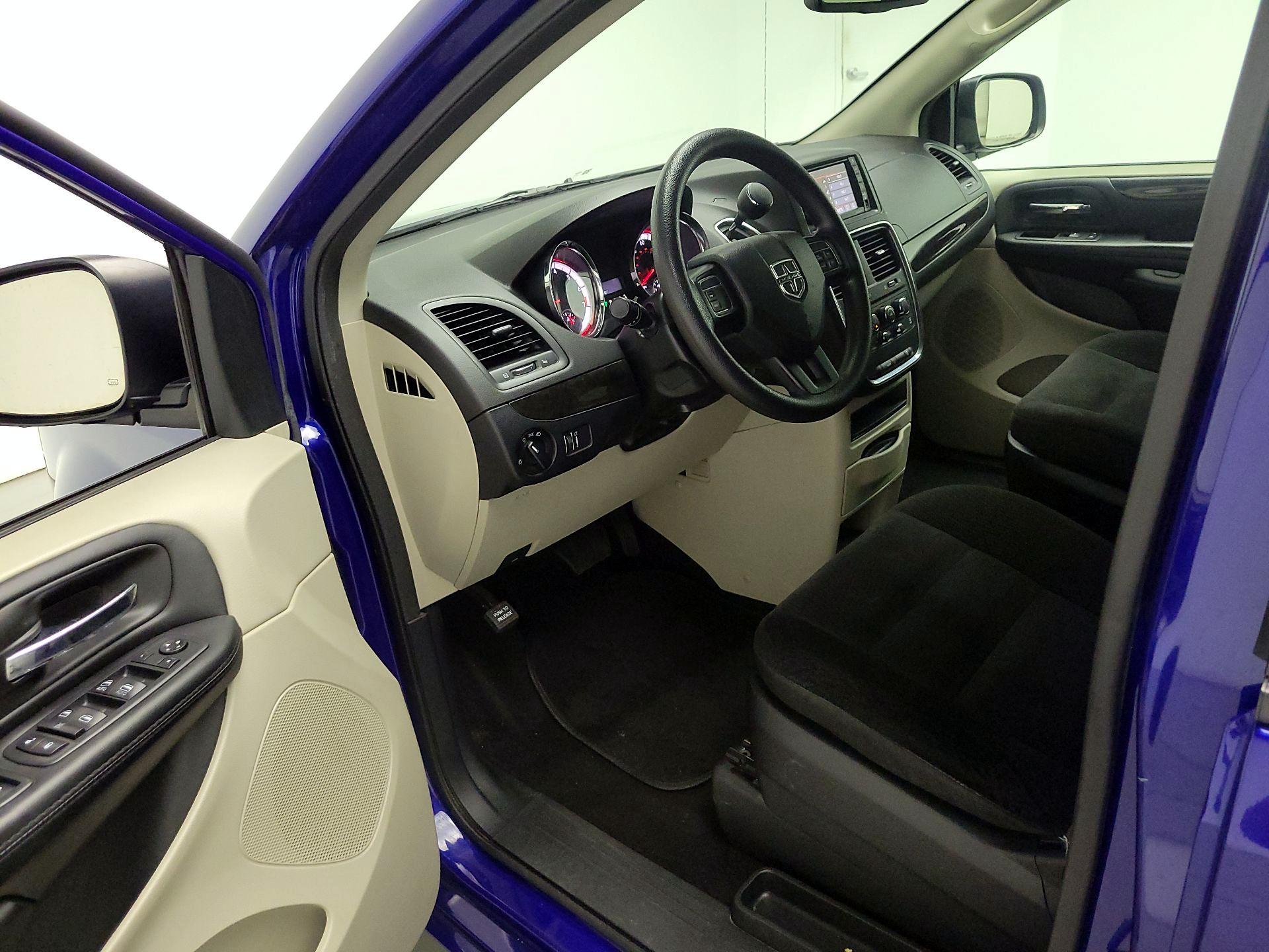 Thumbnail: 2018 Dodge Grand Caravan - 11