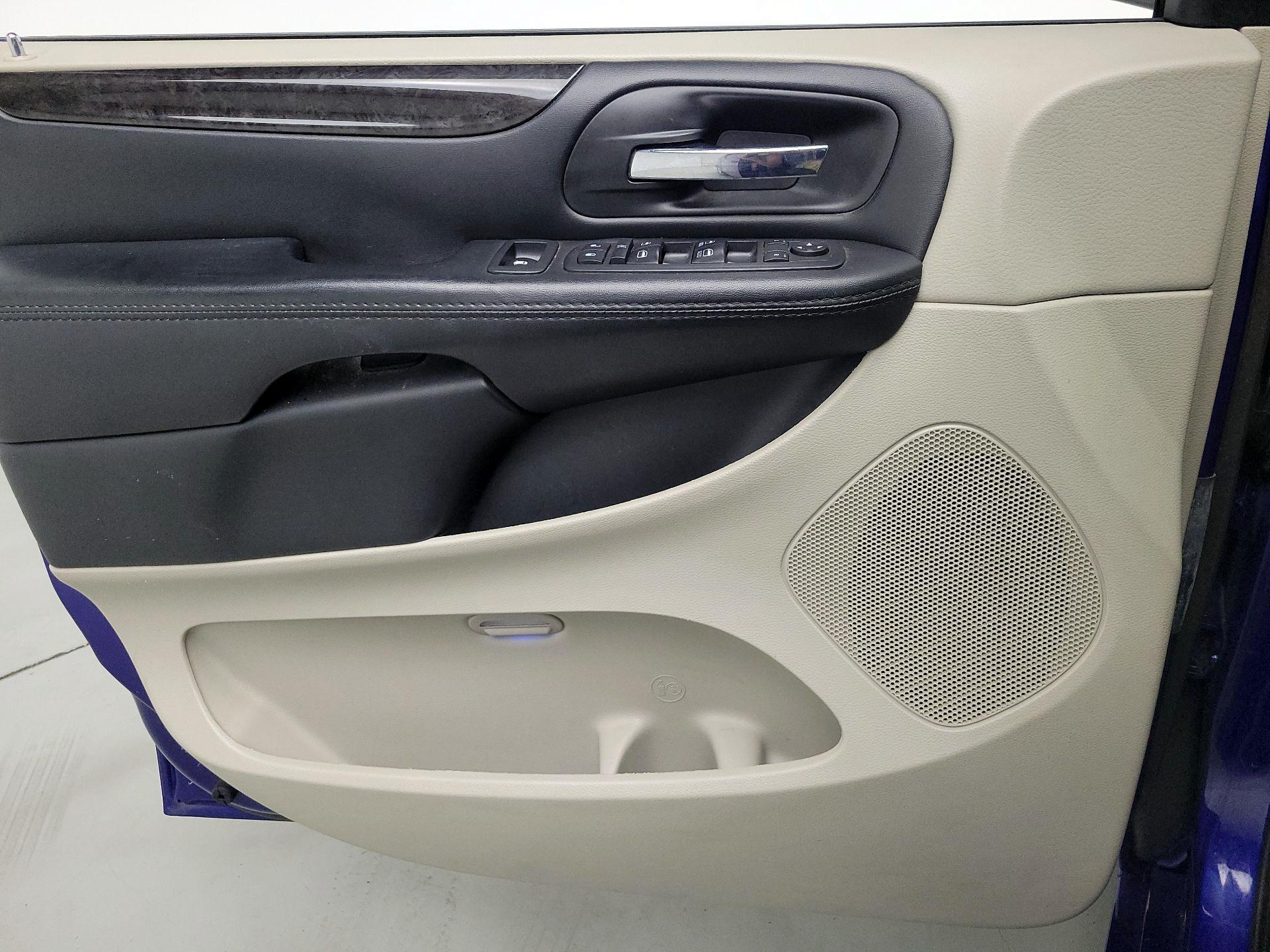 Thumbnail: 2018 Dodge Grand Caravan - 12