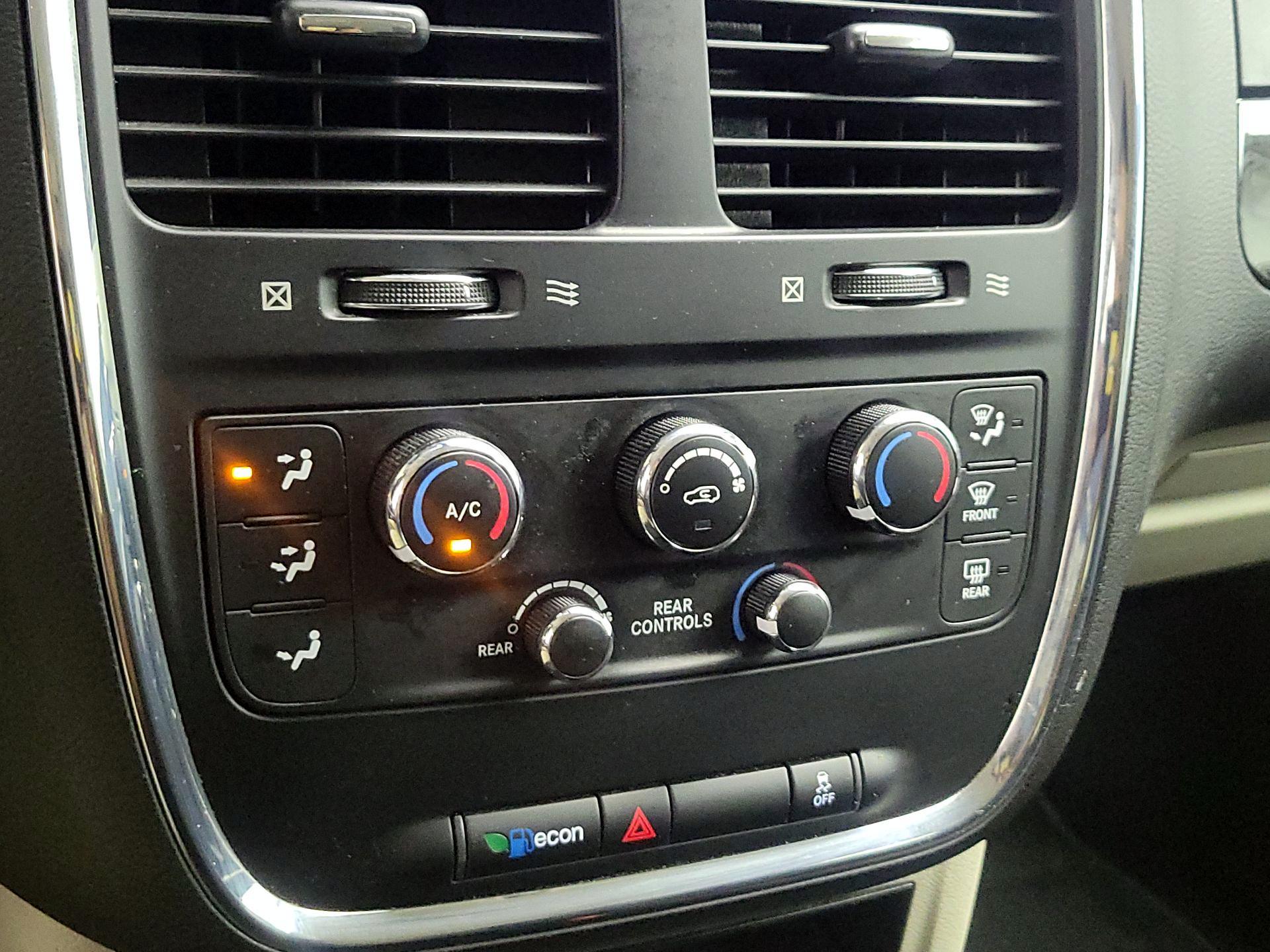 Thumbnail: 2018 Dodge Grand Caravan - 16