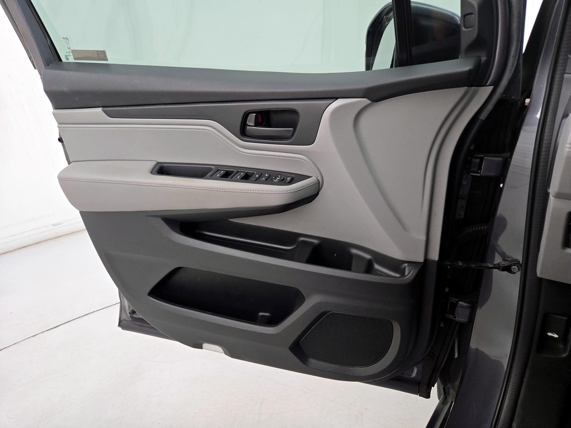 Thumbnail: 2018 Honda Odyssey - 12