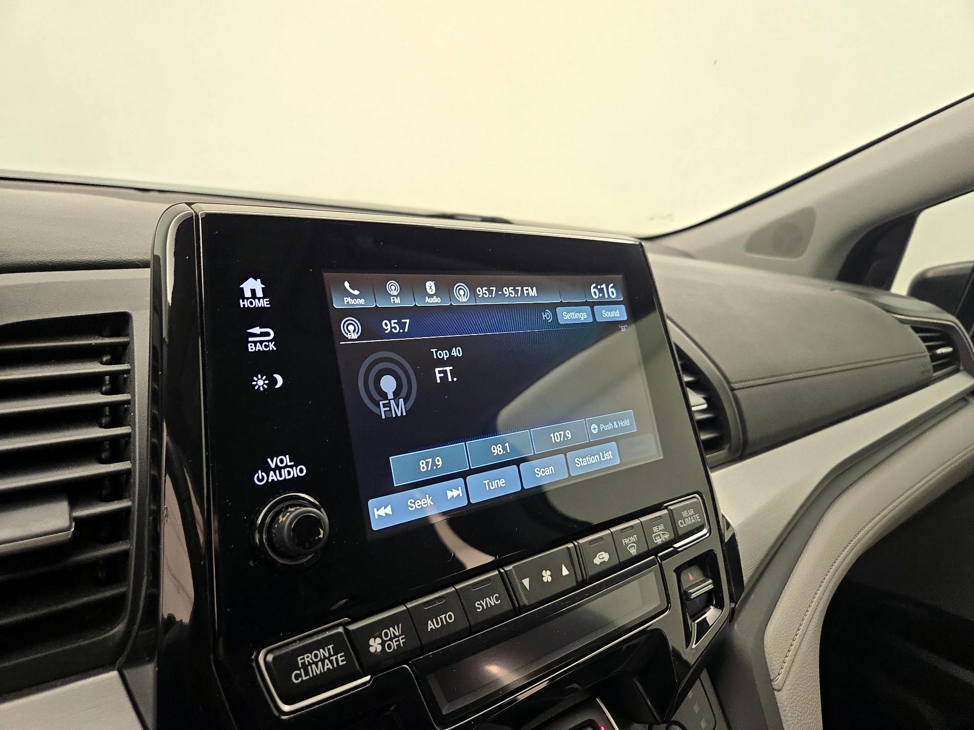 Thumbnail: 2018 Honda Odyssey - 15