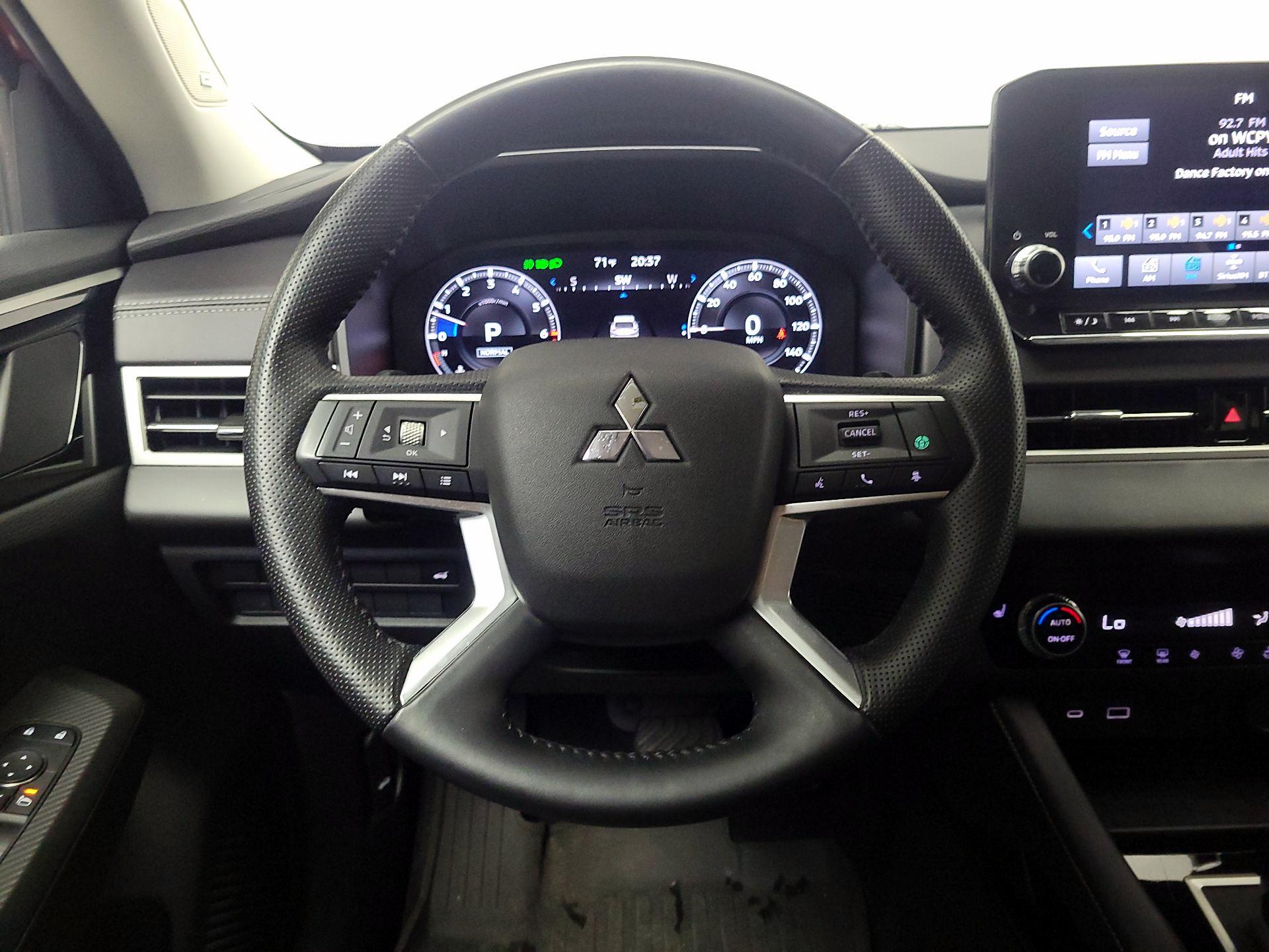 Thumbnail: 2024 Mitsubishi Outlander - 10
