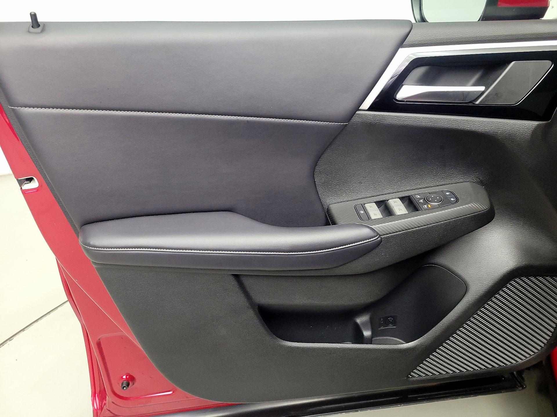 Thumbnail: 2024 Mitsubishi Outlander - 12