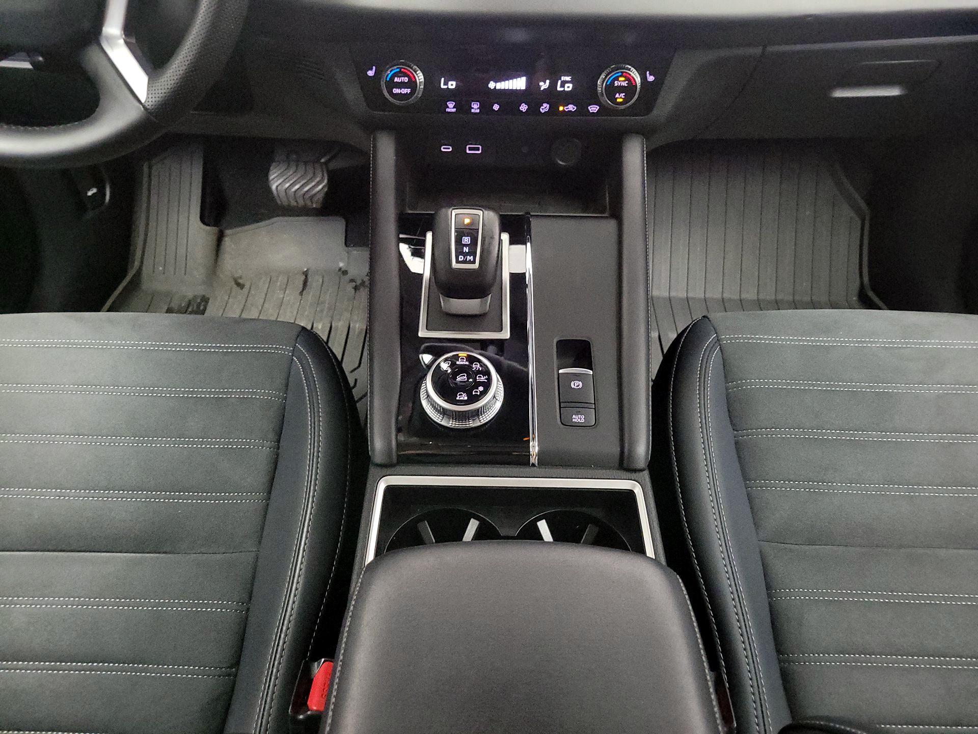 Thumbnail: 2024 Mitsubishi Outlander - 18