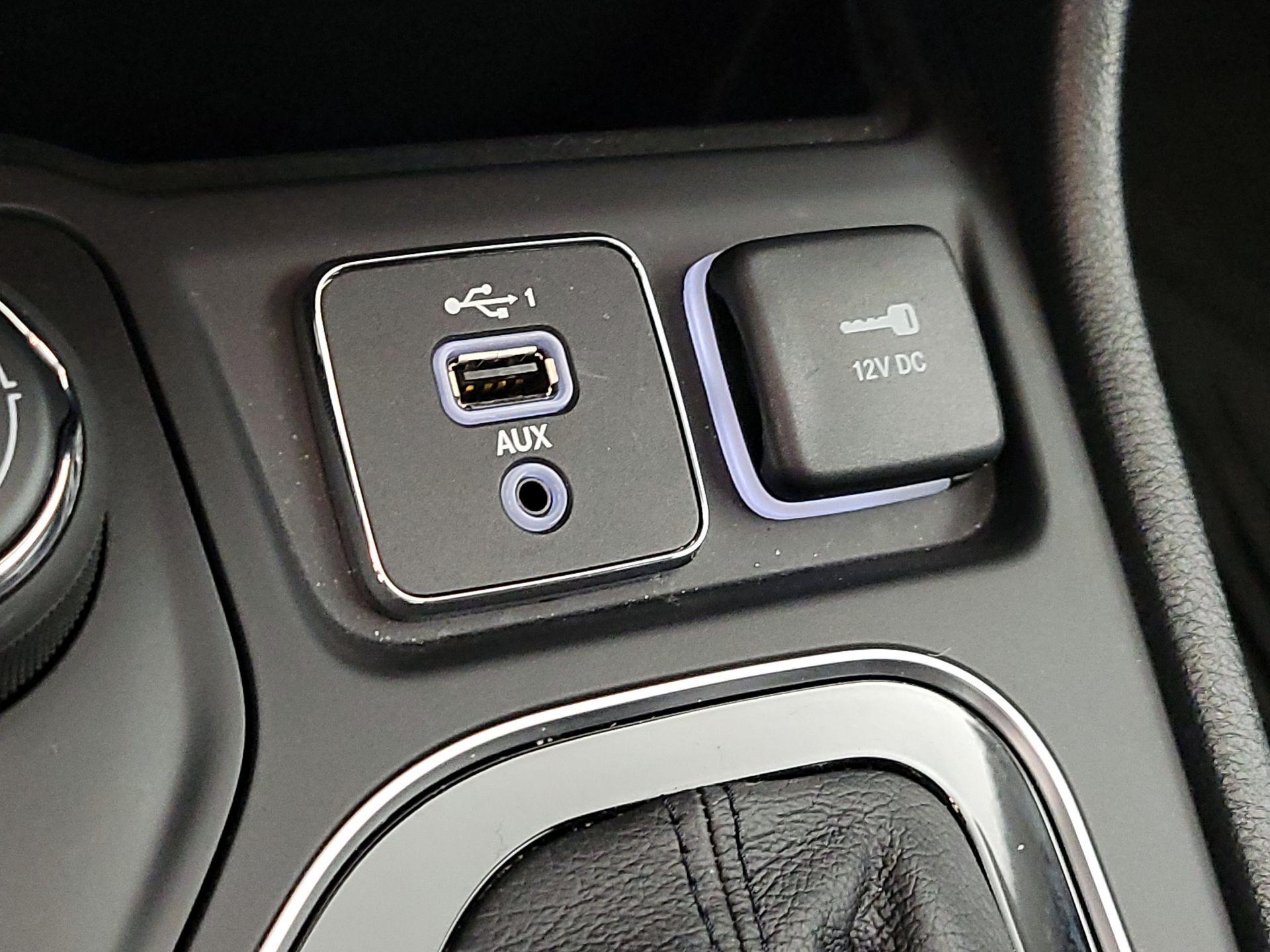 Thumbnail: 2022 Jeep Cherokee - 18