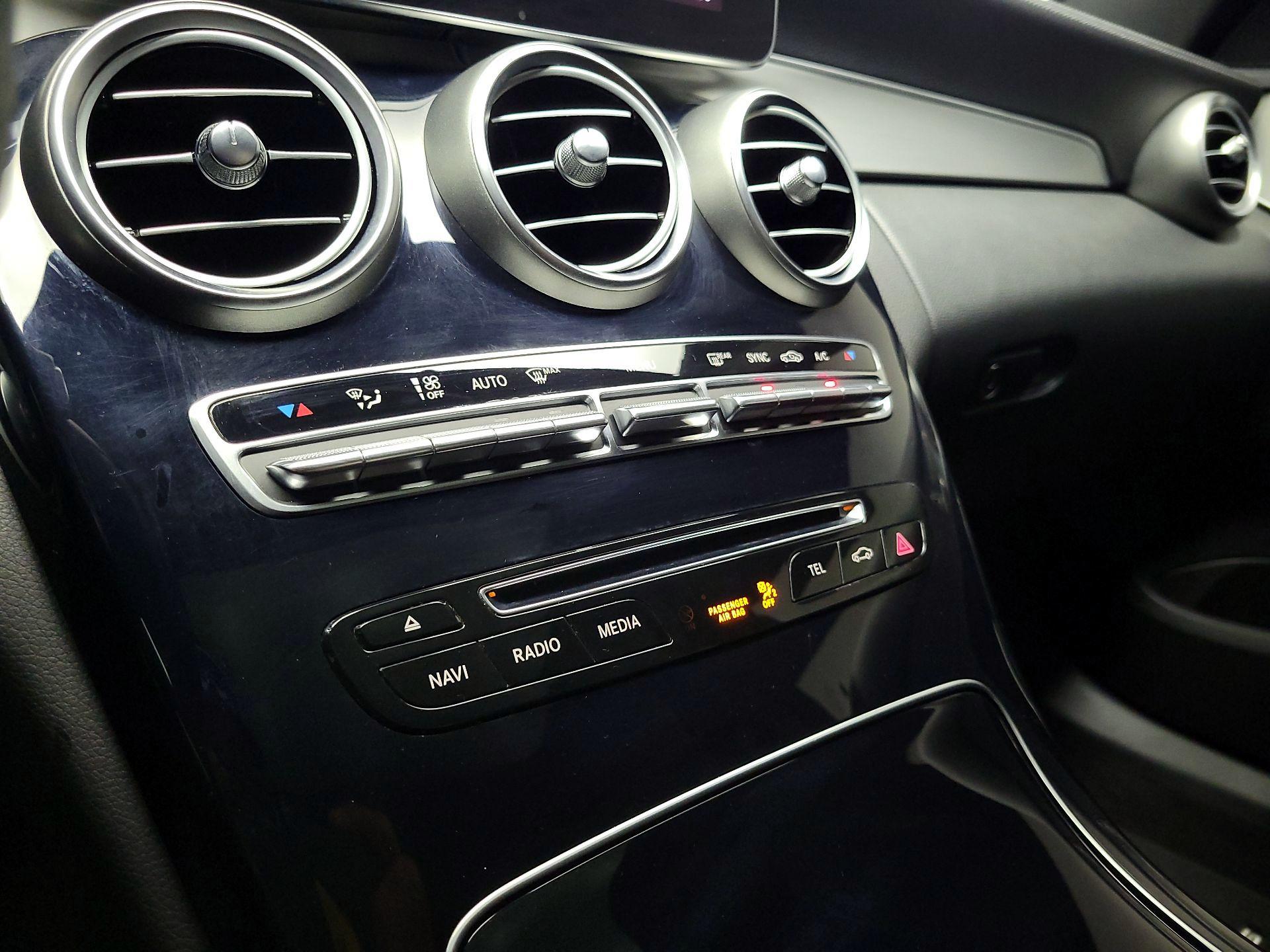 Thumbnail: 2015 Mercedes-Benz C-Class - 17