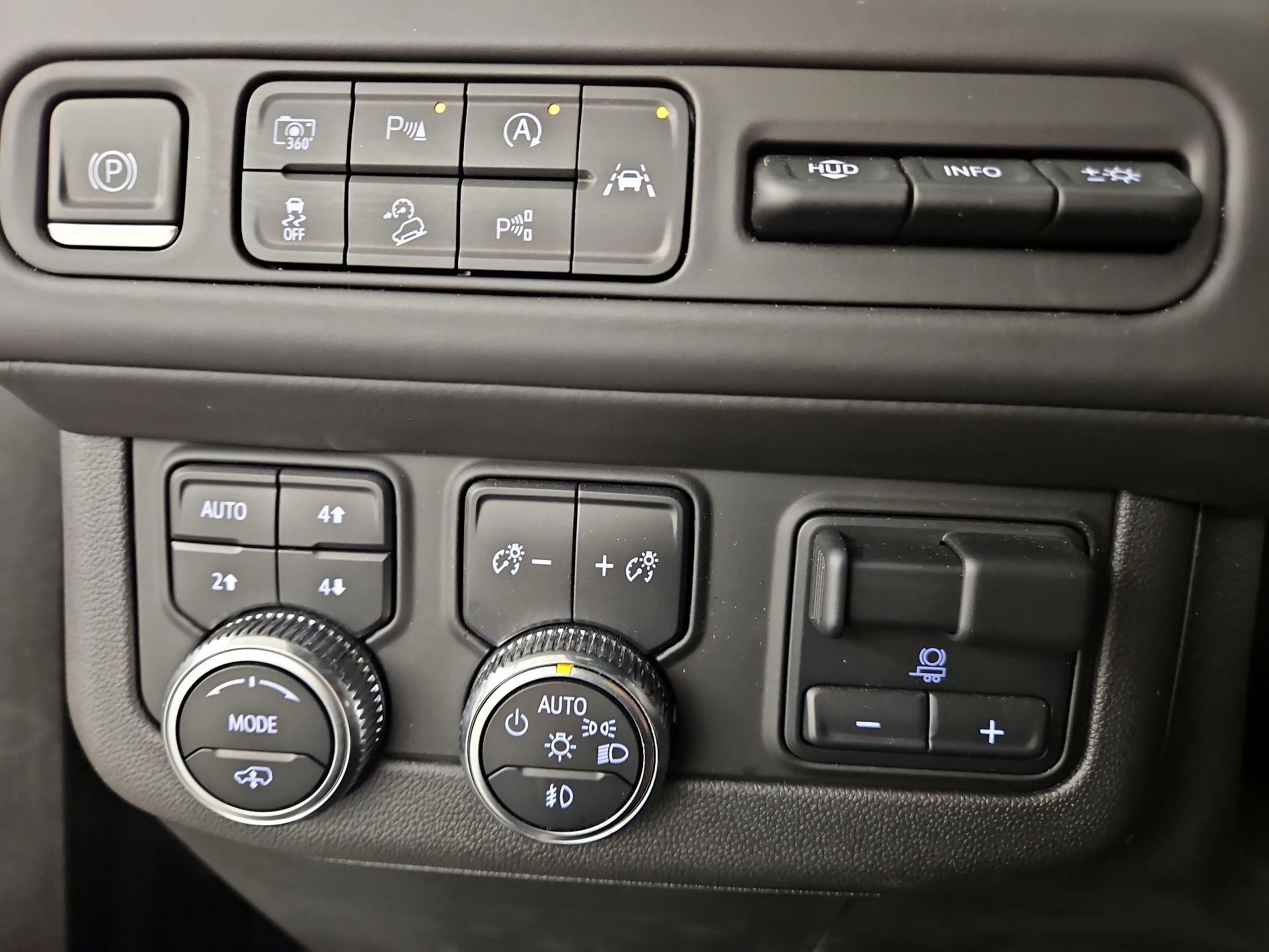 Thumbnail: 2023 GMC Yukon XL - 13