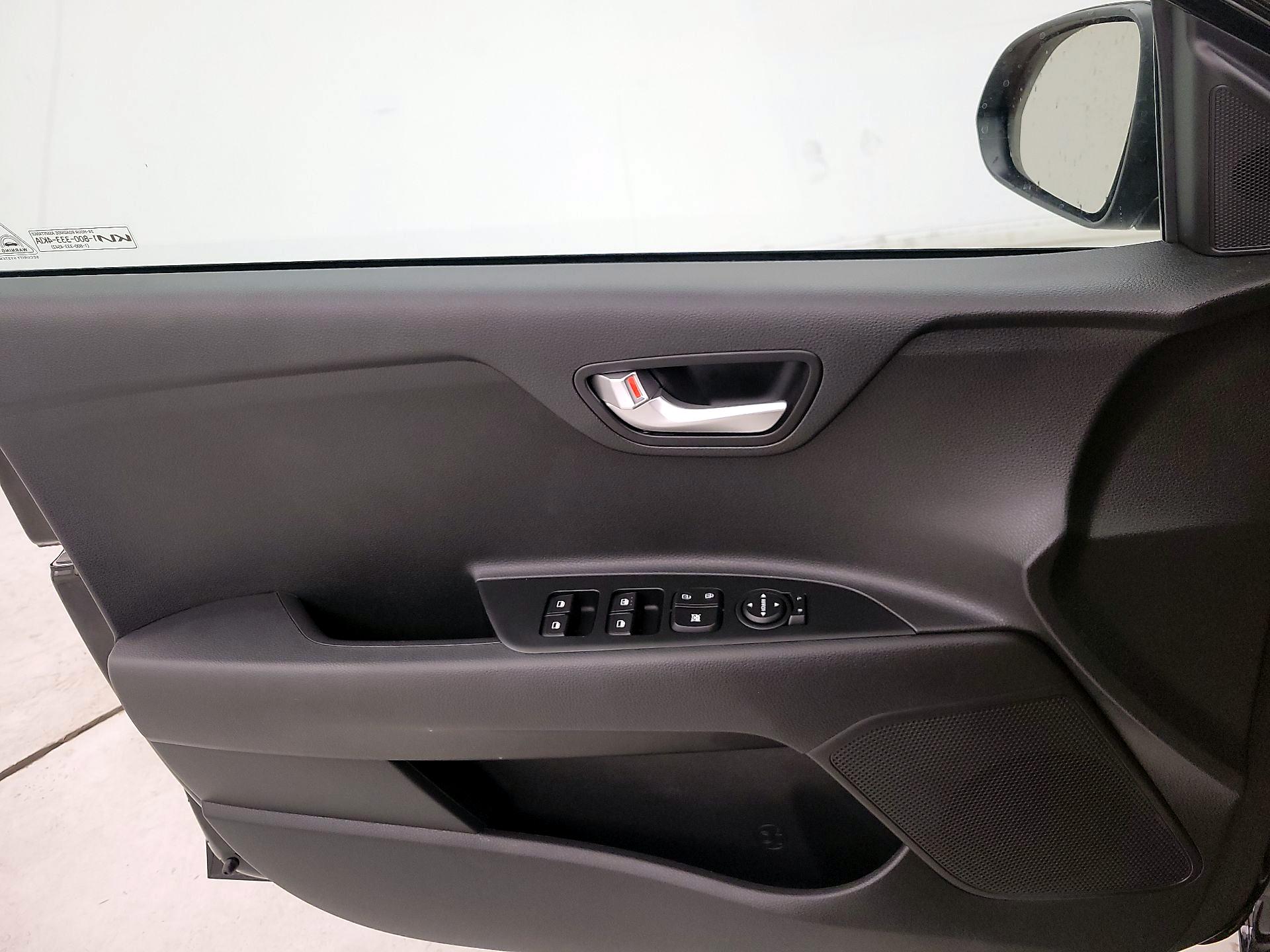 Thumbnail: 2023 Kia Rio - 12