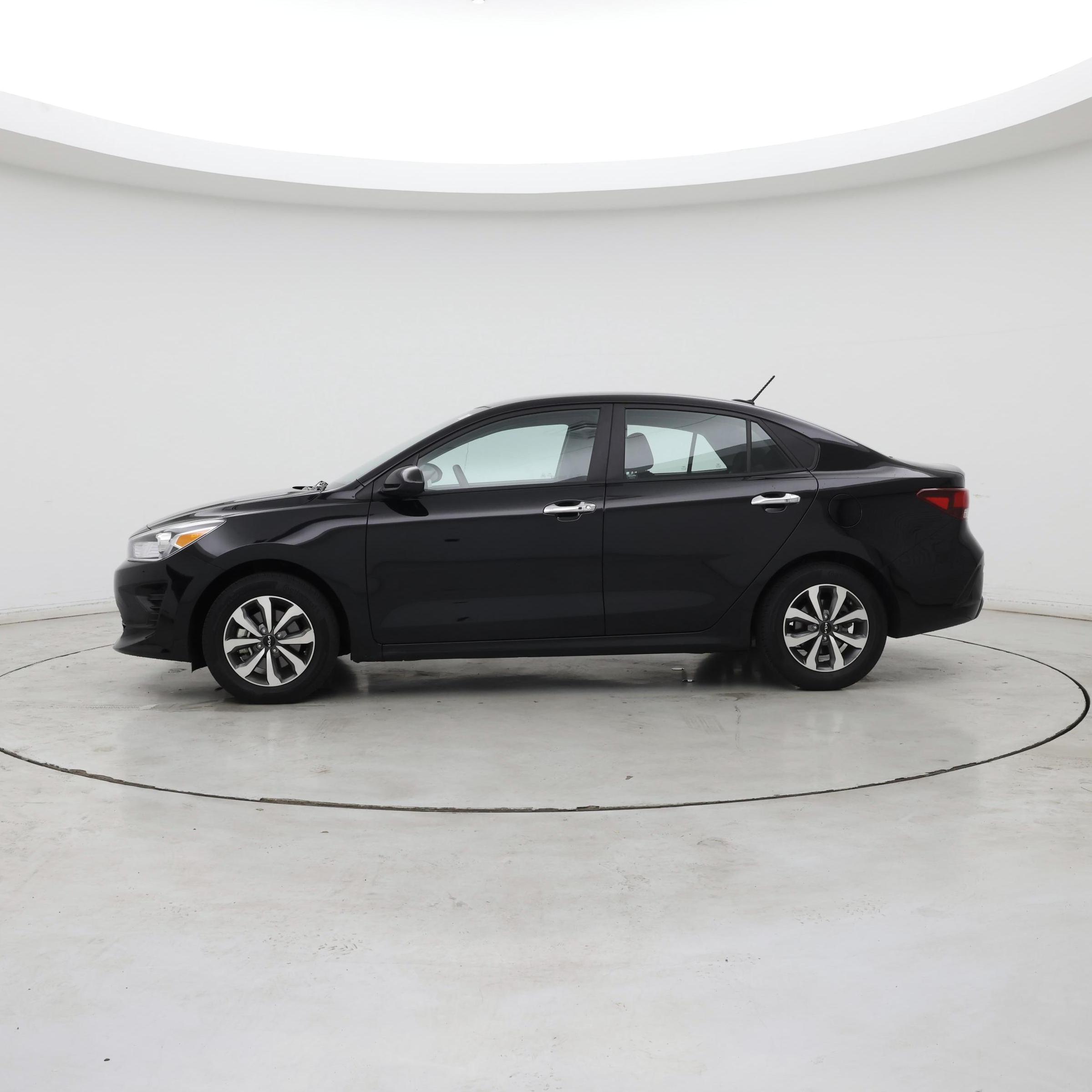 Thumbnail: 2023 Kia Rio - 3