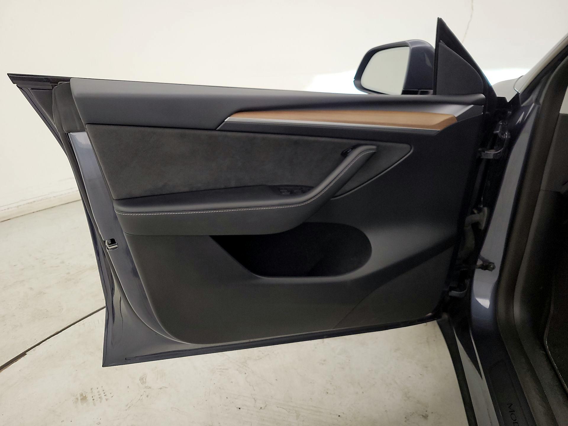 Thumbnail: 2023 Tesla Model Y - 12