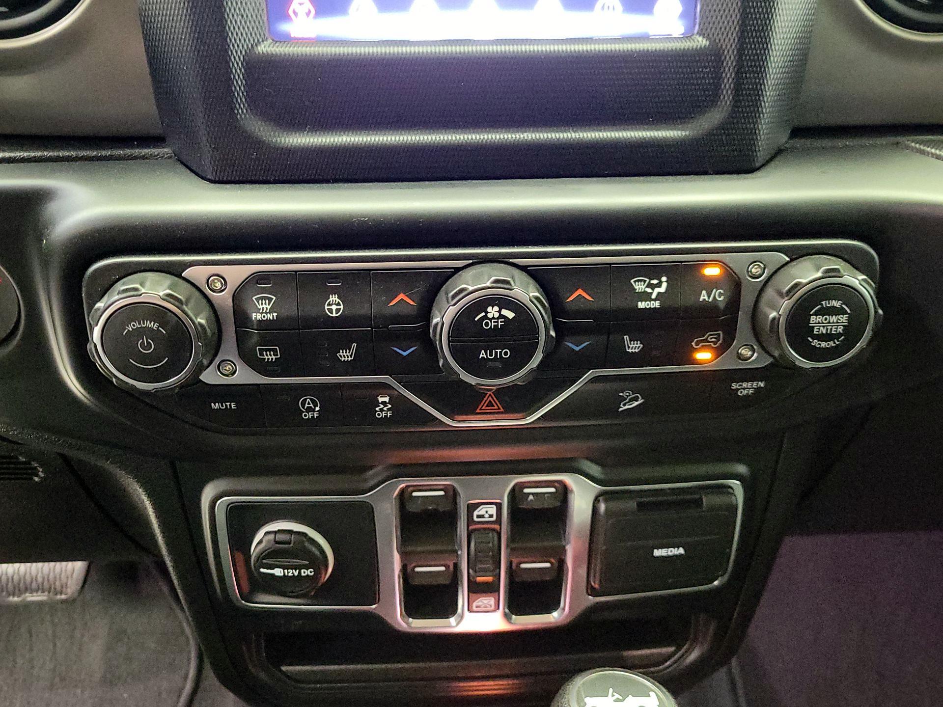 Thumbnail: 2019 Jeep Wrangler - 16