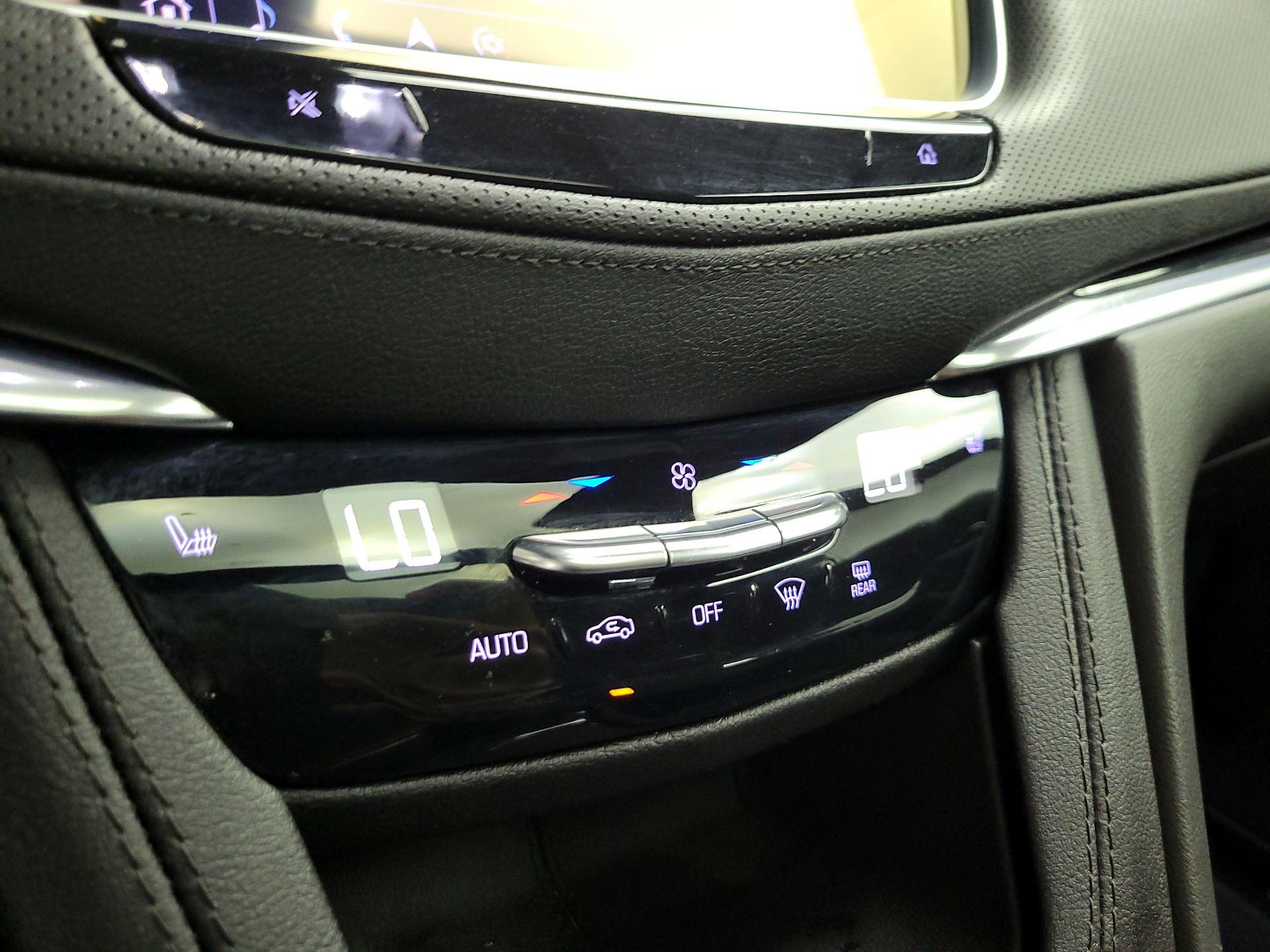 Thumbnail: 2023 Cadillac XT5 - 16