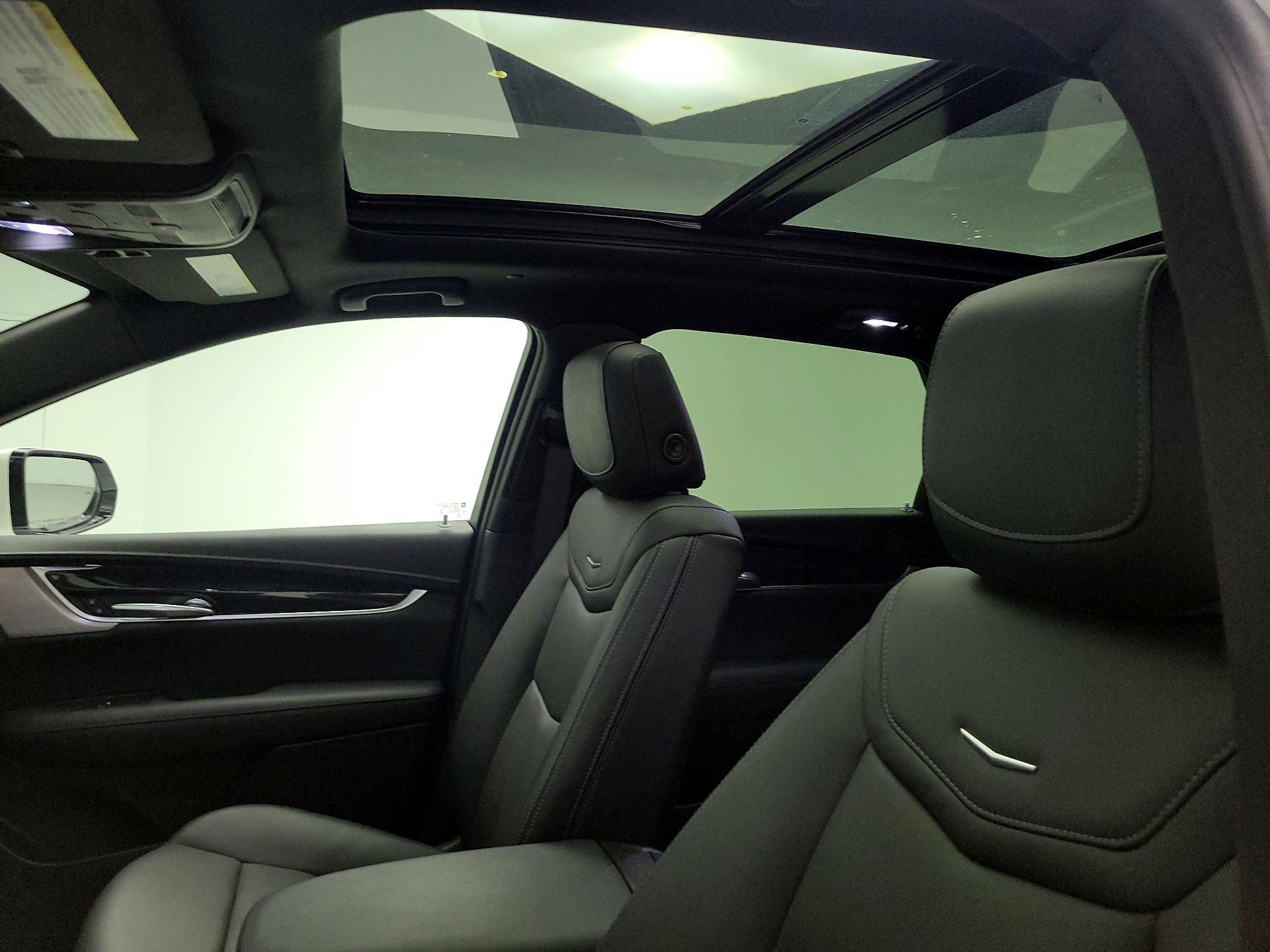 Thumbnail: 2023 Cadillac XT5 - 19