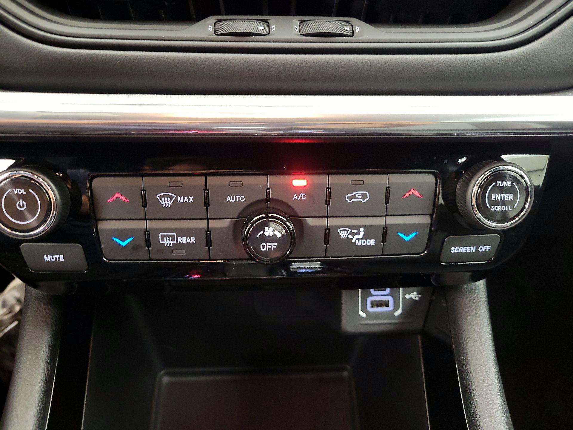 Thumbnail: 2023 Jeep Compass - 16
