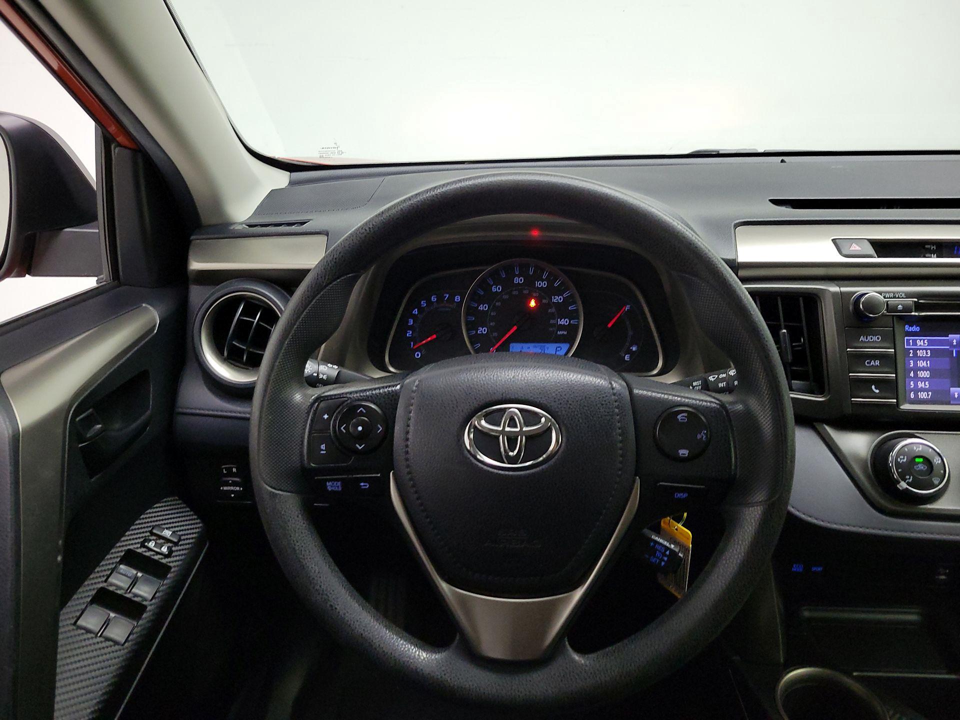 Thumbnail: 2015 Toyota RAV4 - 10
