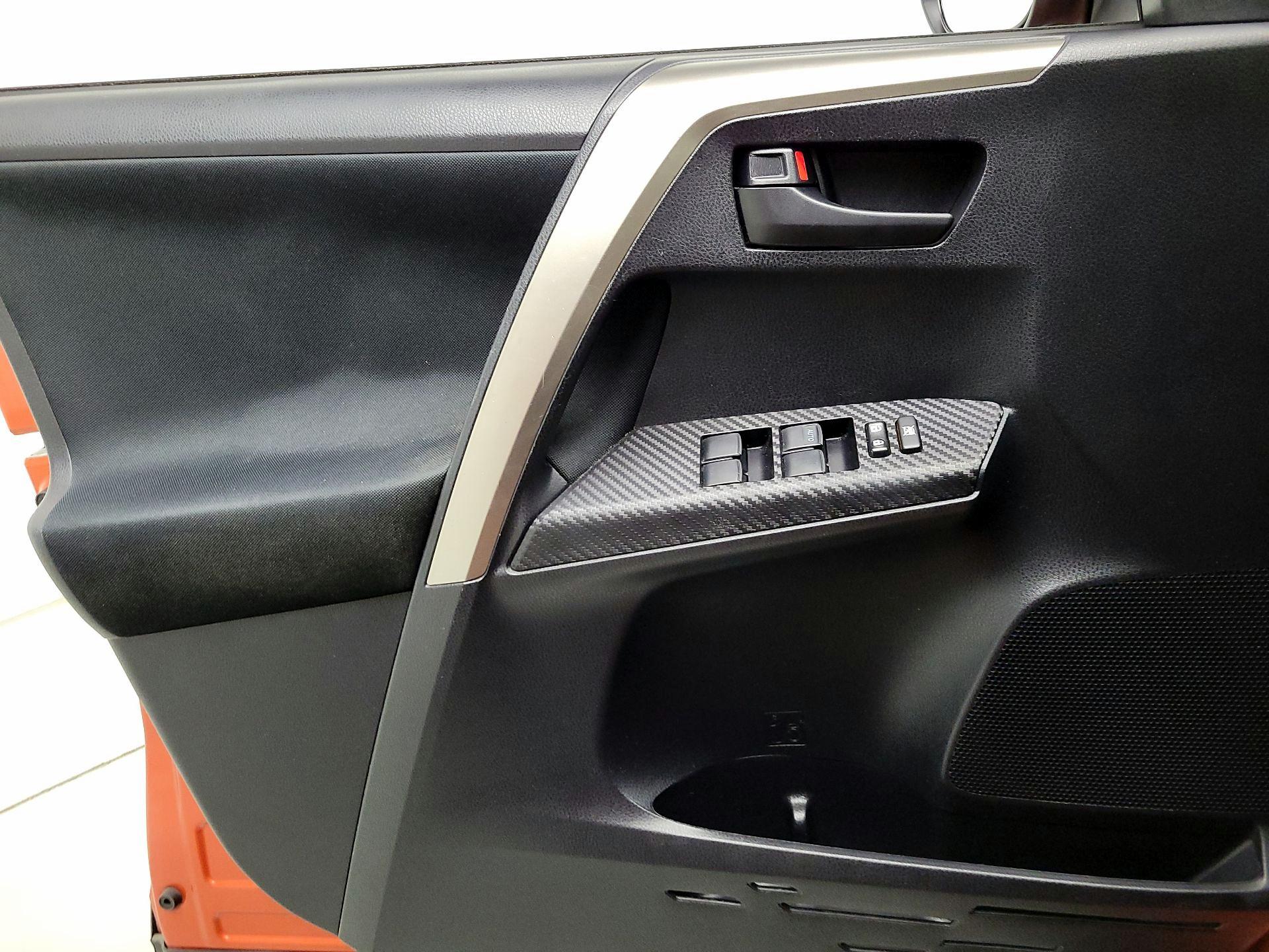 Thumbnail: 2015 Toyota RAV4 - 12