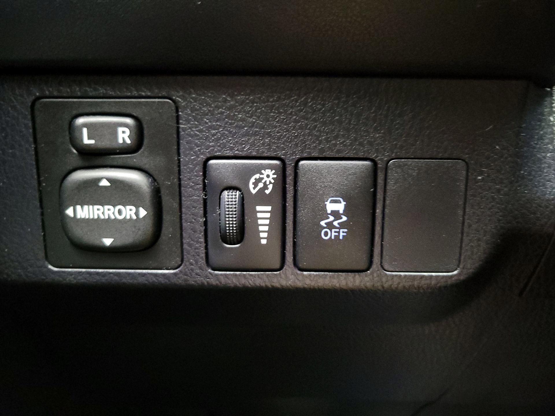 Thumbnail: 2015 Toyota RAV4 - 13