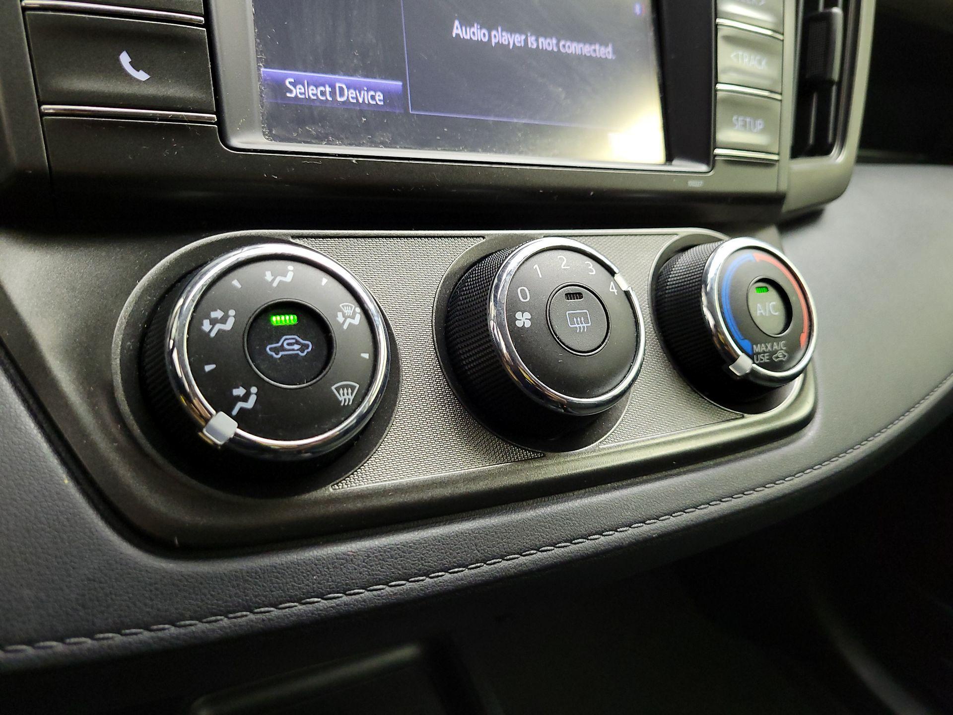 Thumbnail: 2015 Toyota RAV4 - 16