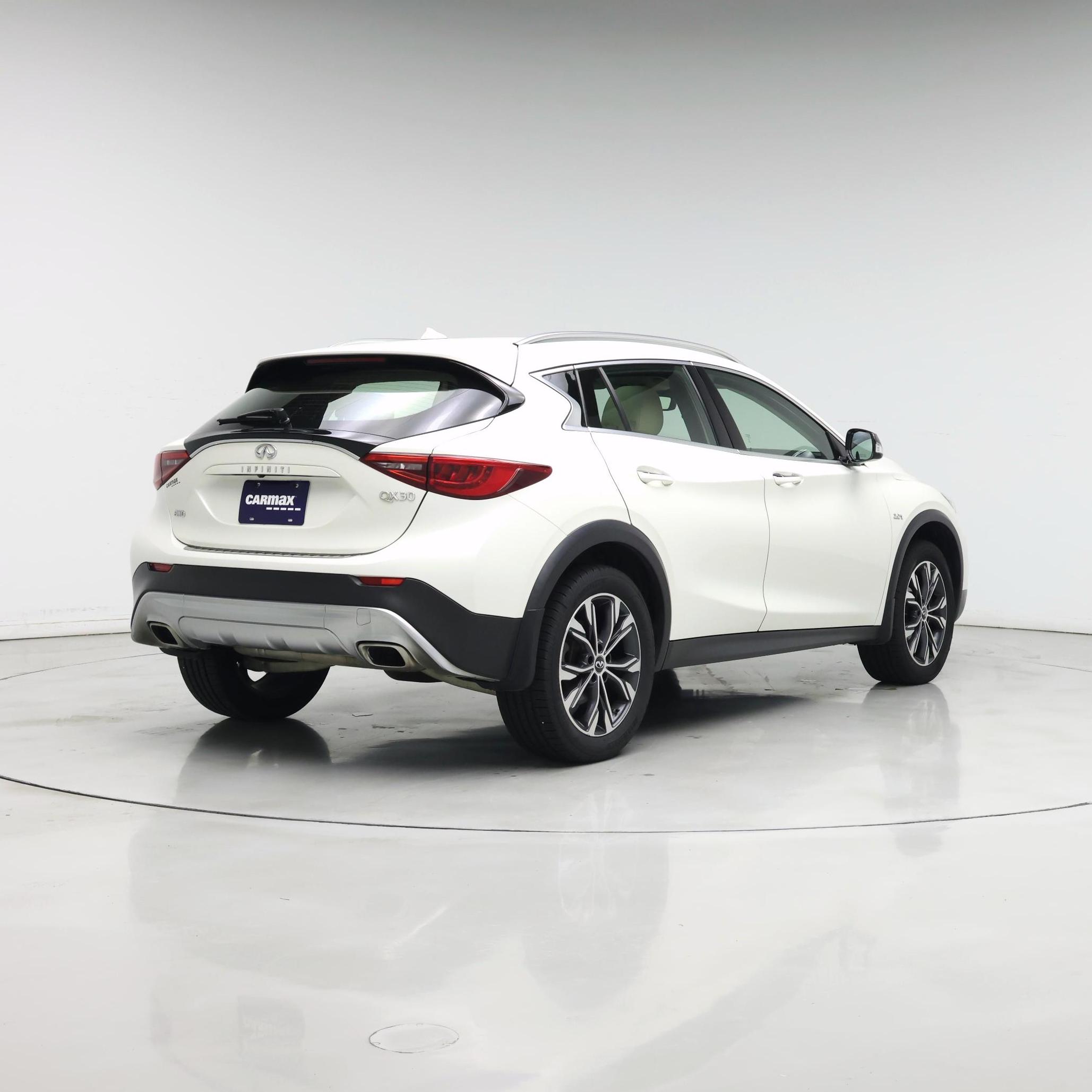 Thumbnail: 2018 INFINITI QX30 - 8