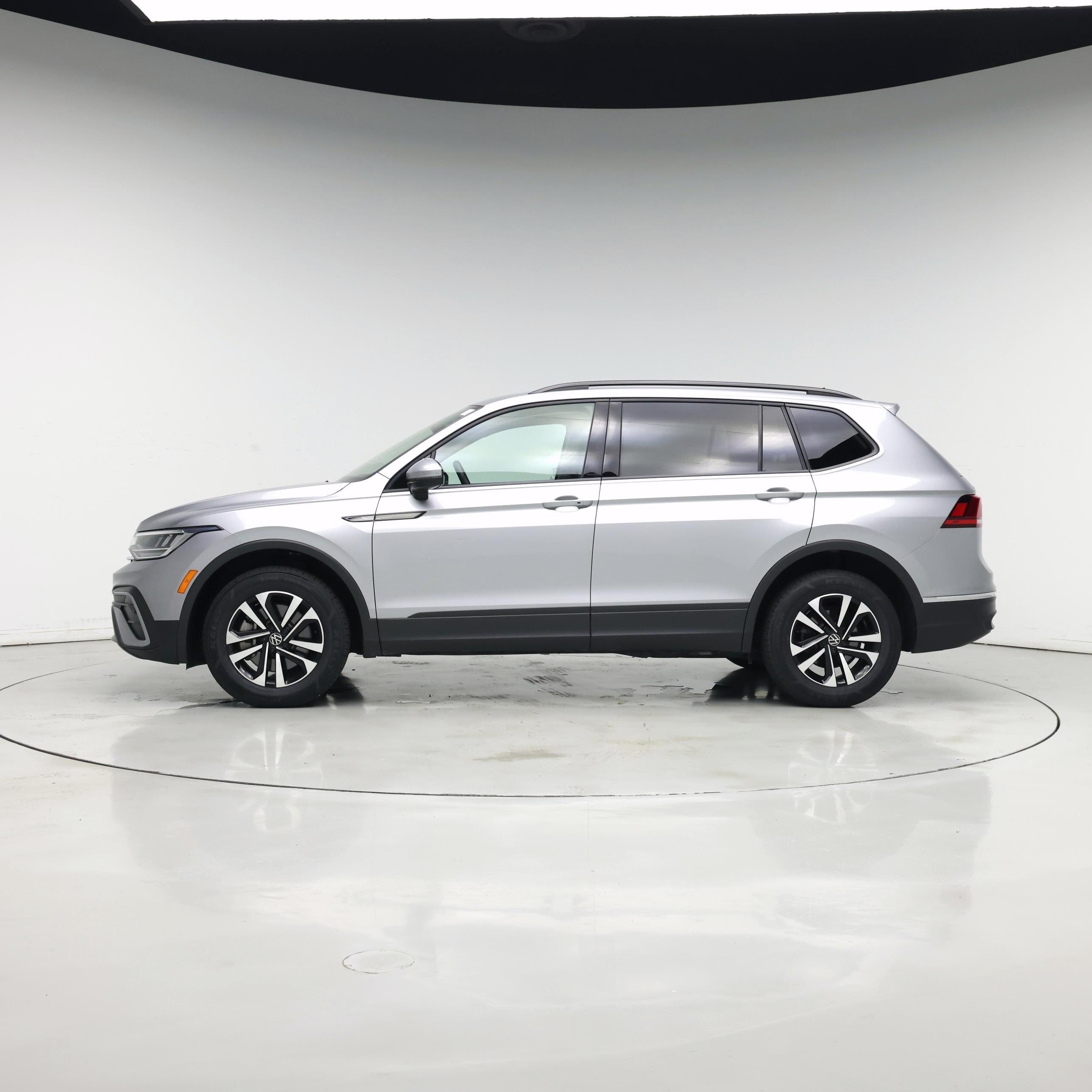 Thumbnail: 2022 Volkswagen Tiguan - 3