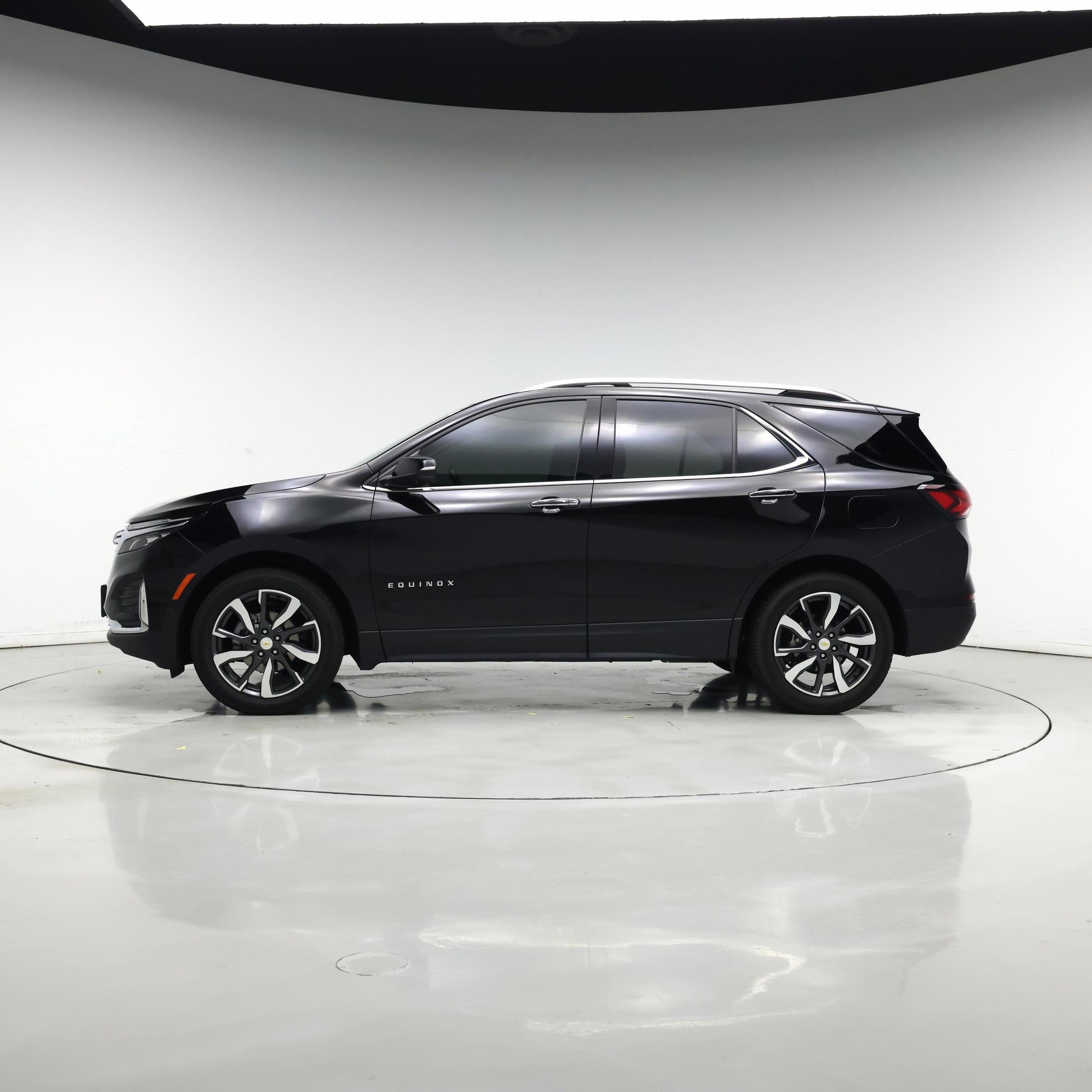 Thumbnail: 2022 Chevrolet Equinox - 3