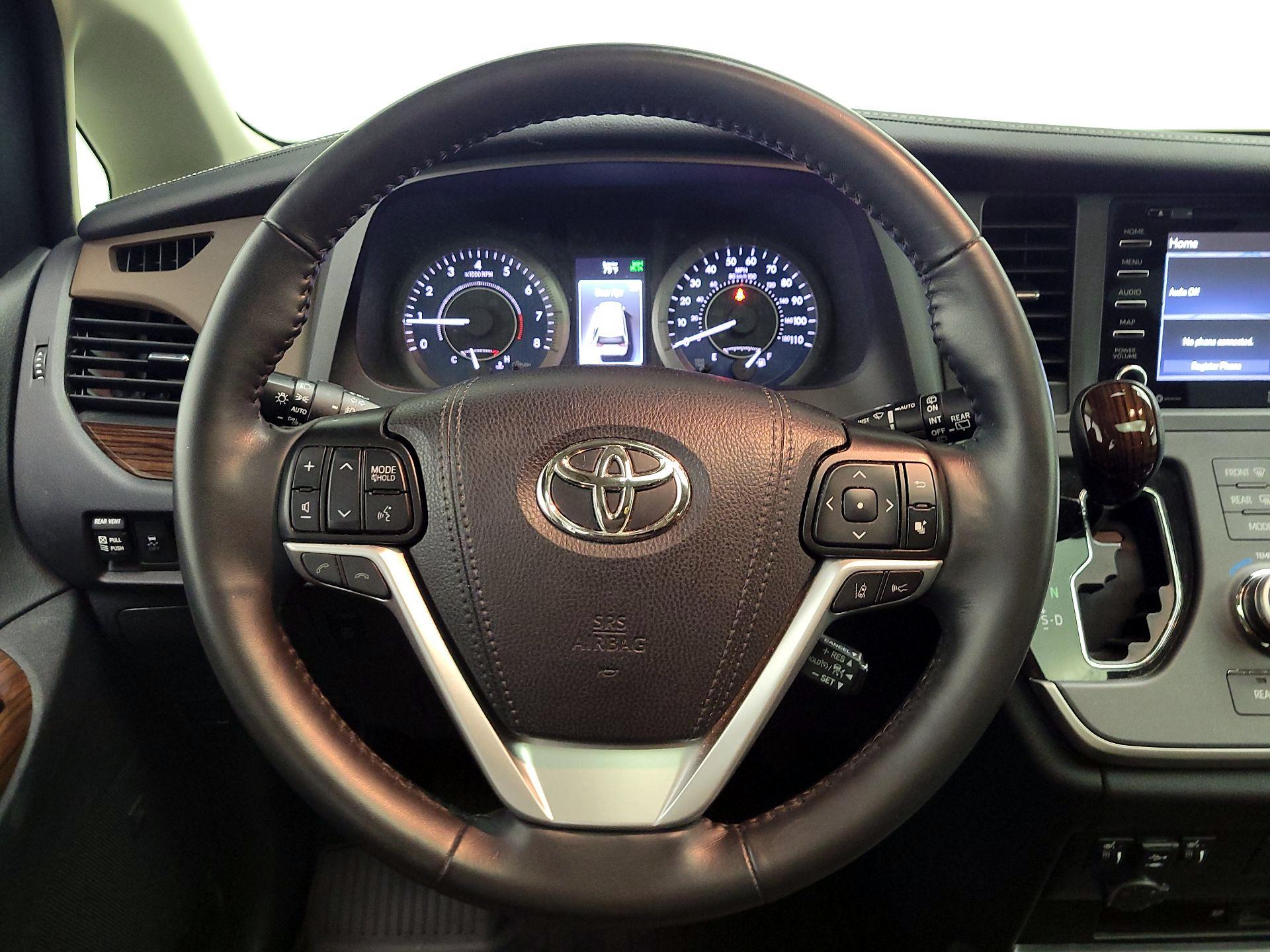 Thumbnail: 2020 Toyota Sienna - 10