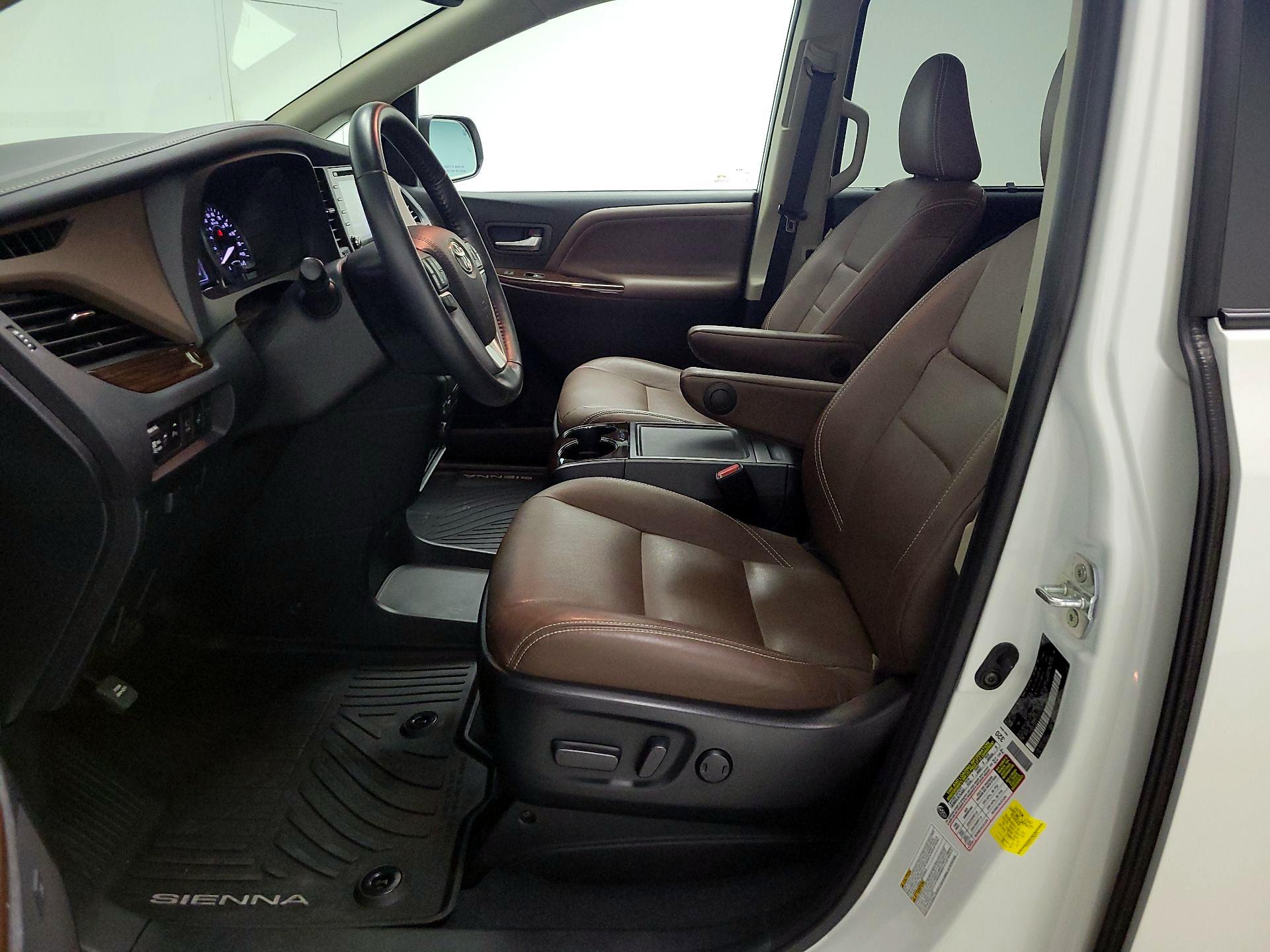 Thumbnail: 2020 Toyota Sienna - 11
