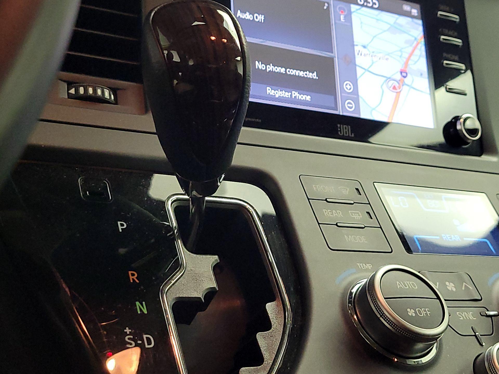 Thumbnail: 2020 Toyota Sienna - 18