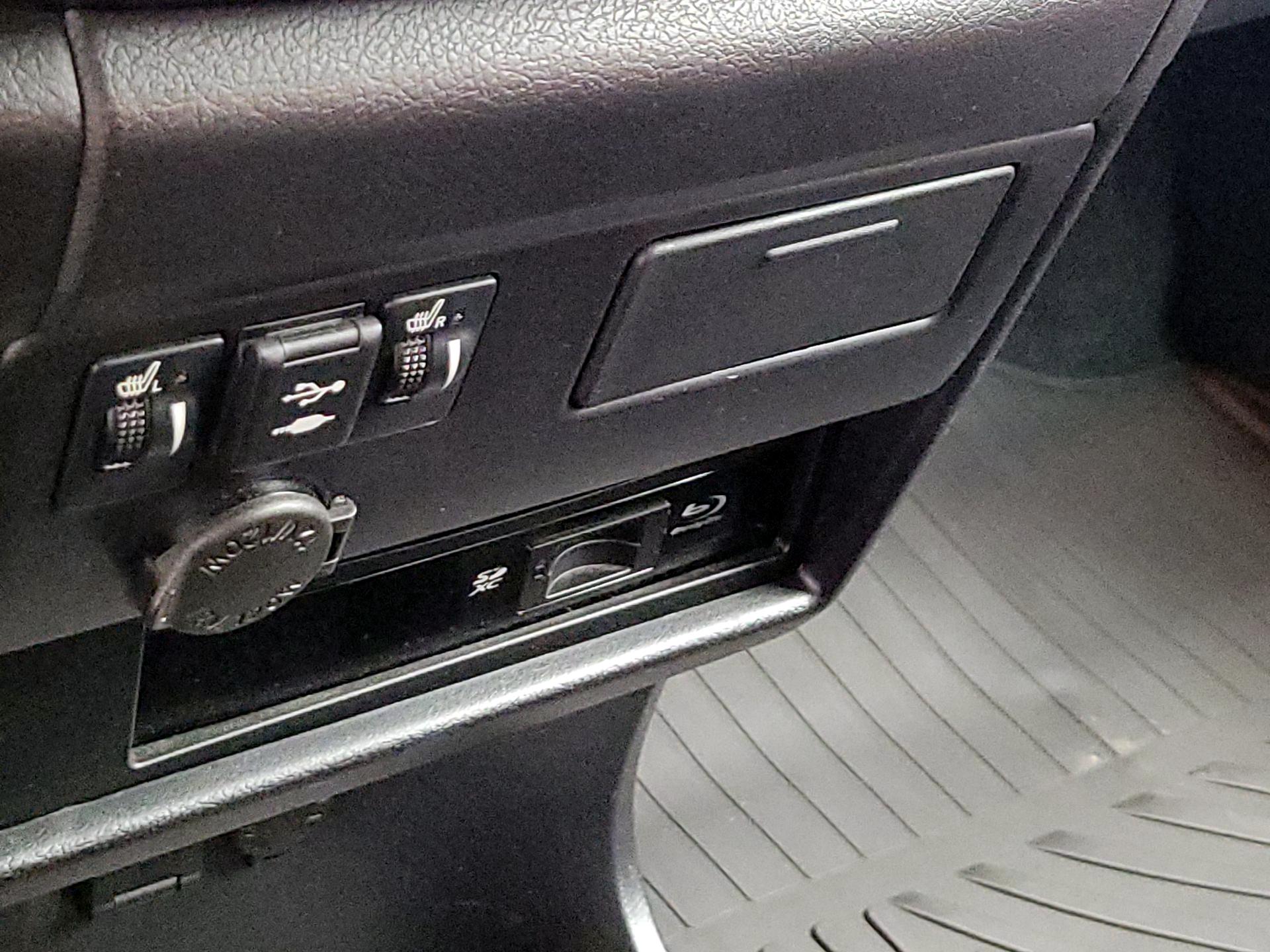 Thumbnail: 2020 Toyota Sienna - 19