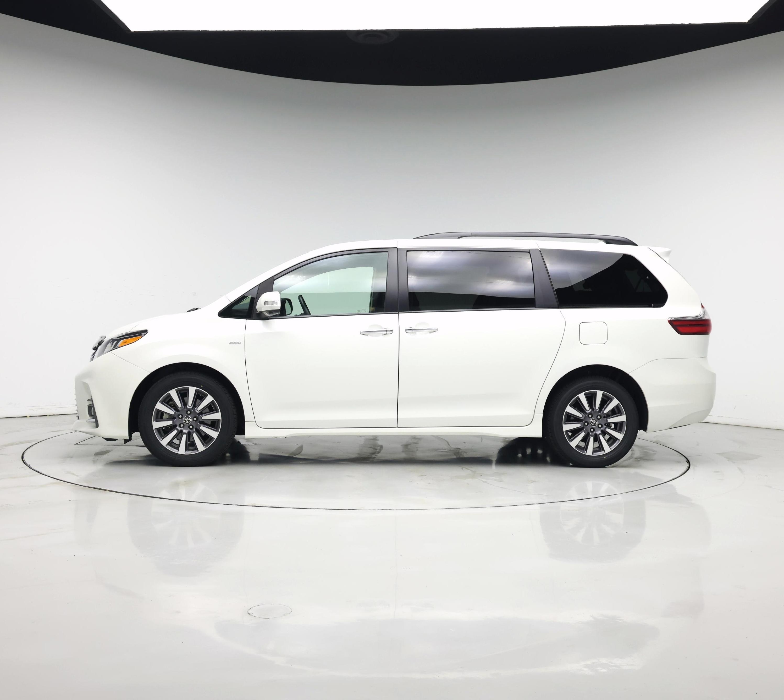 Thumbnail: 2020 Toyota Sienna - 3