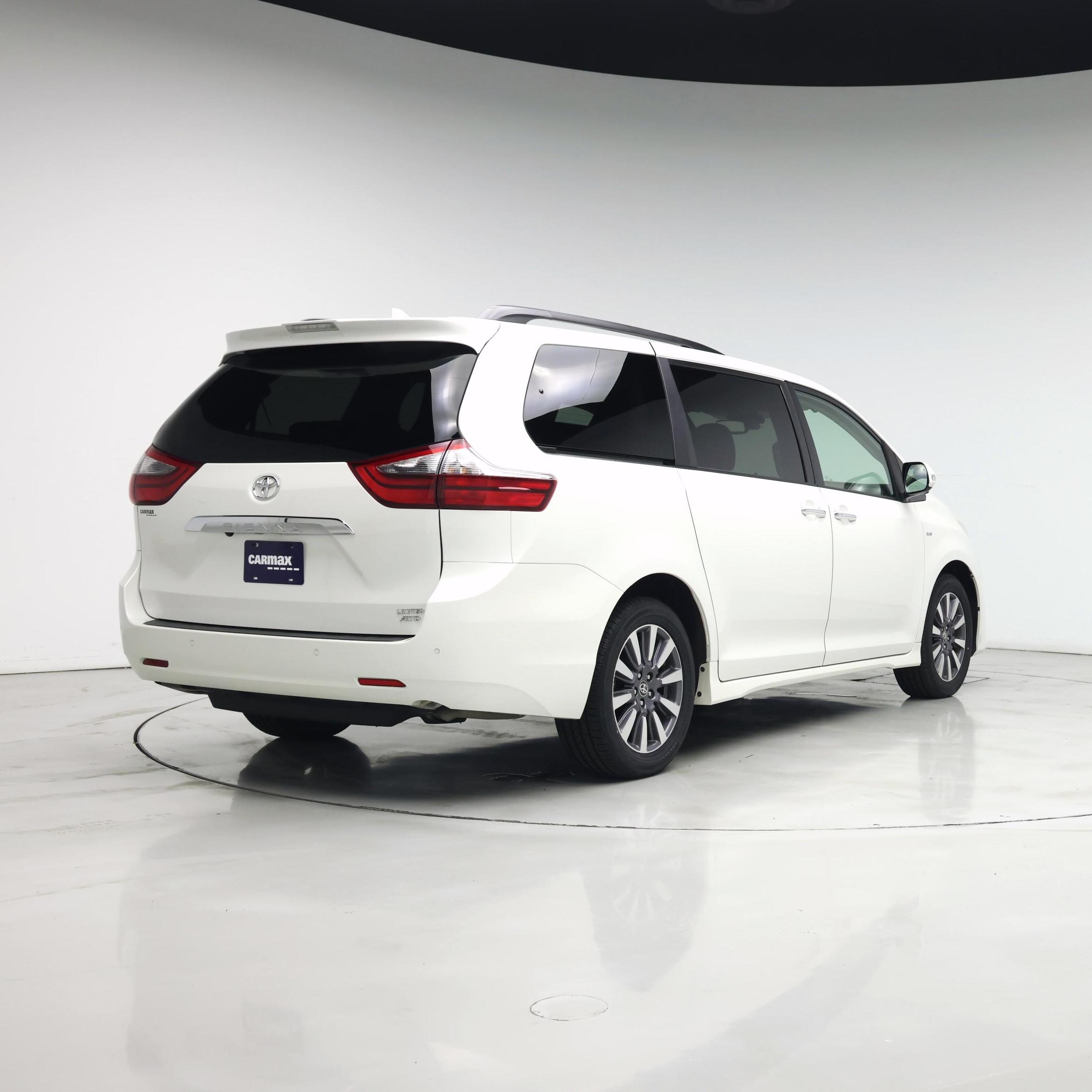 Thumbnail: 2020 Toyota Sienna - 8