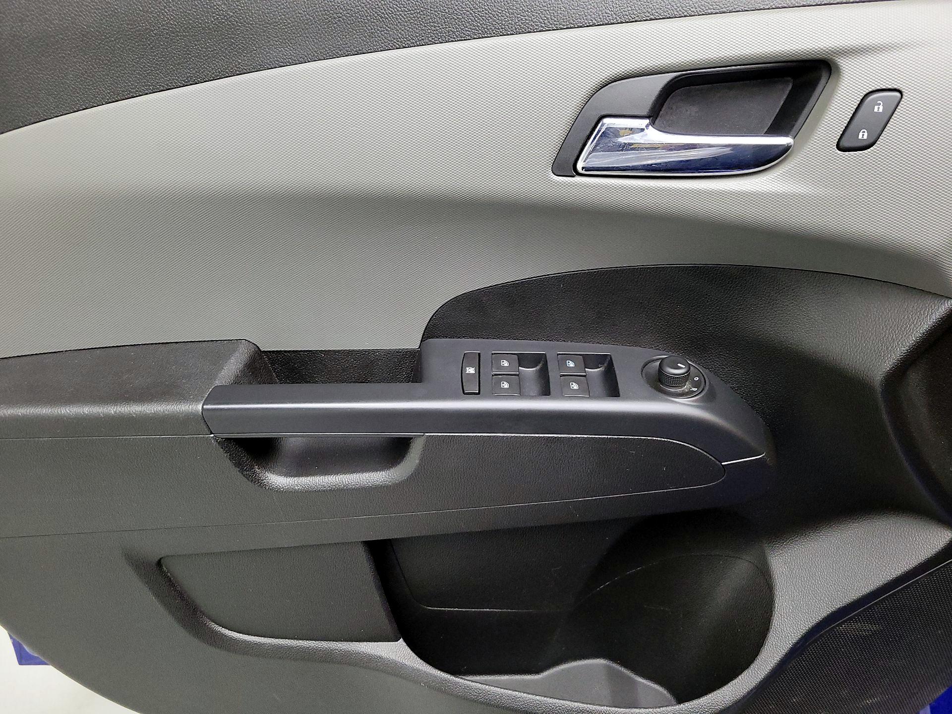 Thumbnail: 2016 Chevrolet Sonic - 12